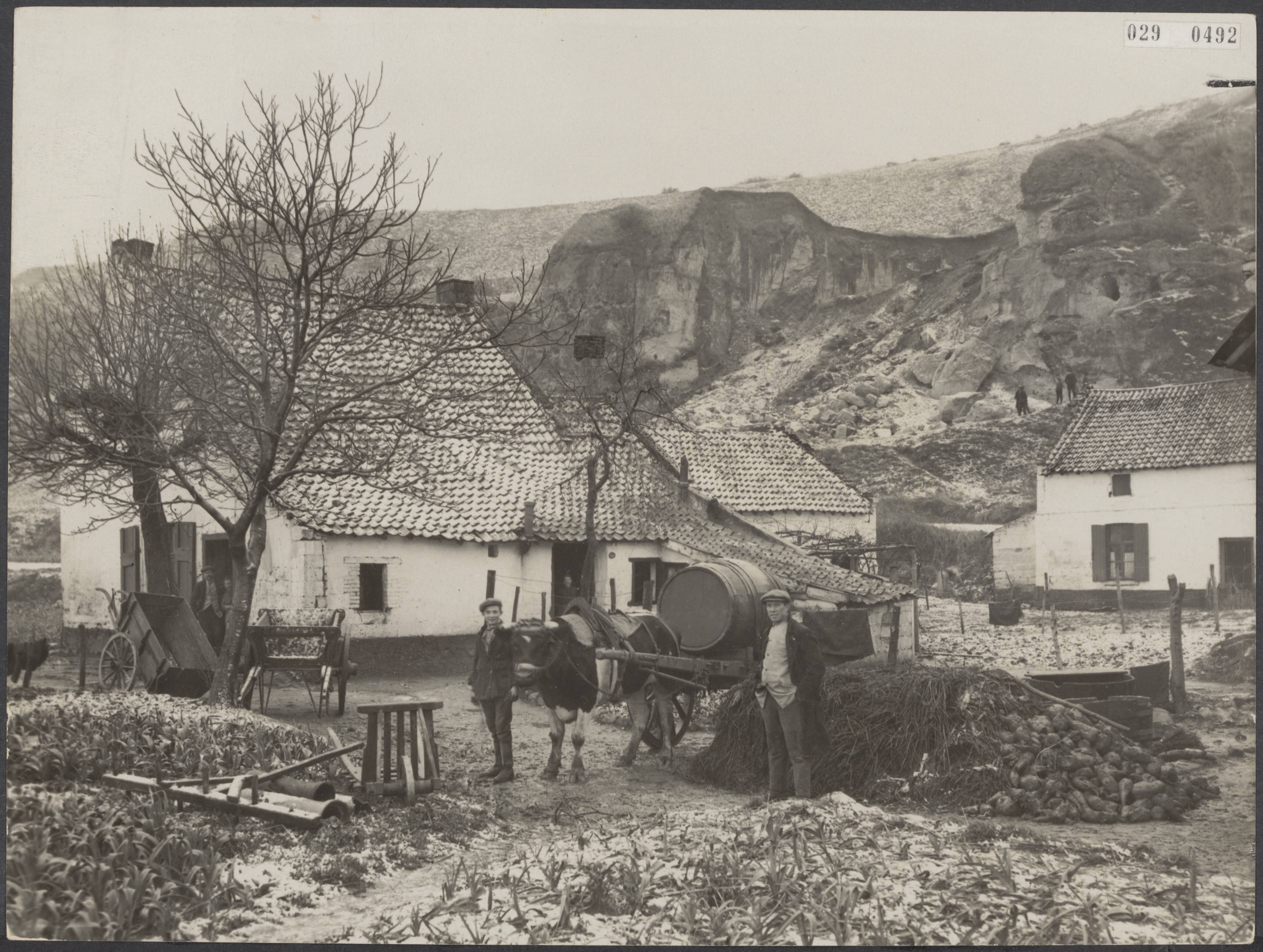 Fotocollectie Elsevier Binnenland — Sint Pietersberg bij Maastricht — Foto: Haagsch Illustratie- en Persbureau. Licentie: Set B: Rechtenvrij / Publiek Domein. Bron: Nationaal Archief. http://hdl.handle.net/10648/ade213d6-d0b4-102d-bcf8-003048976d84
