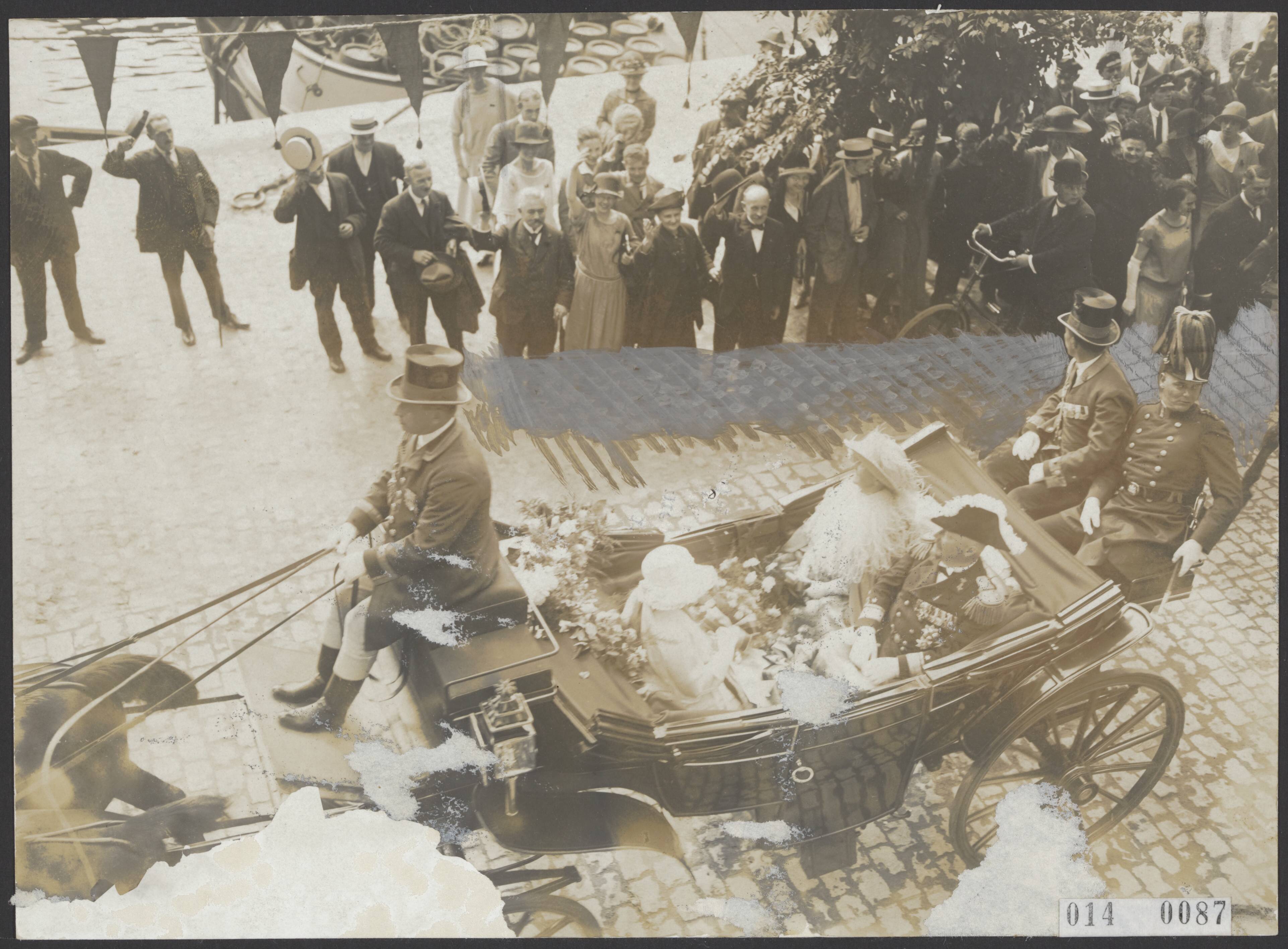 Fotocollectie Elsevier Binnenland — Koninklijk bezoek aan Middelburg — Foto: Frankl, gebr. Alfred und Eduard. Licentie: Set B: Rechtenvrij / Publiek Domein. Bron: Nationaal Archief. http://hdl.handle.net/10648/adaf8bfa-d0b4-102d-bcf8-003048976d84