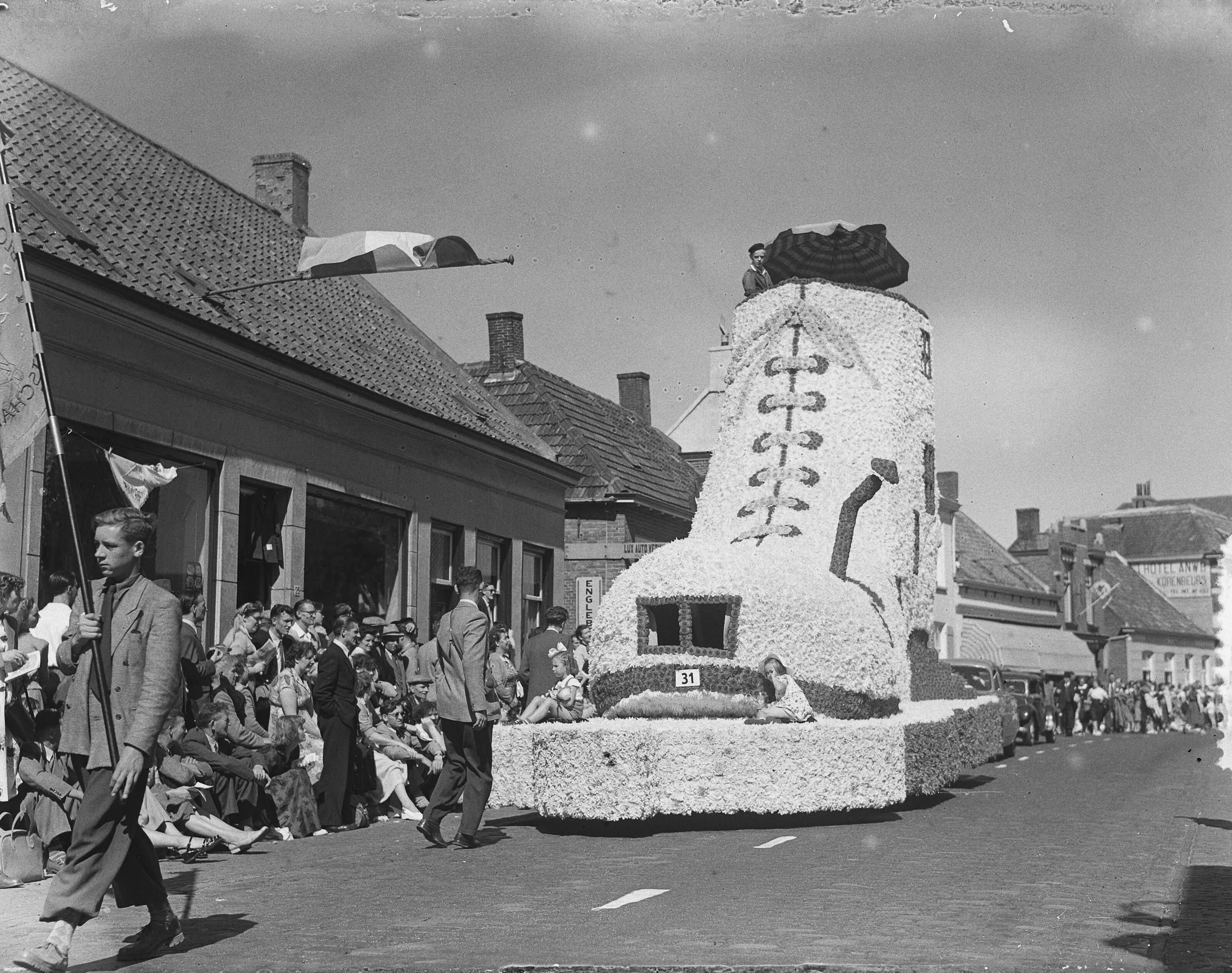 Bloemencorso Zundert. Praalwagens — Foto: Duinen, H. van / Anefo. — Licentie: Set B: Rechtenvrij / Publiek Domein. Bron: Nationaal Archief. http://hdl.handle.net/10648/a9129fc4-d0b4-102d-bcf8-003048976d84