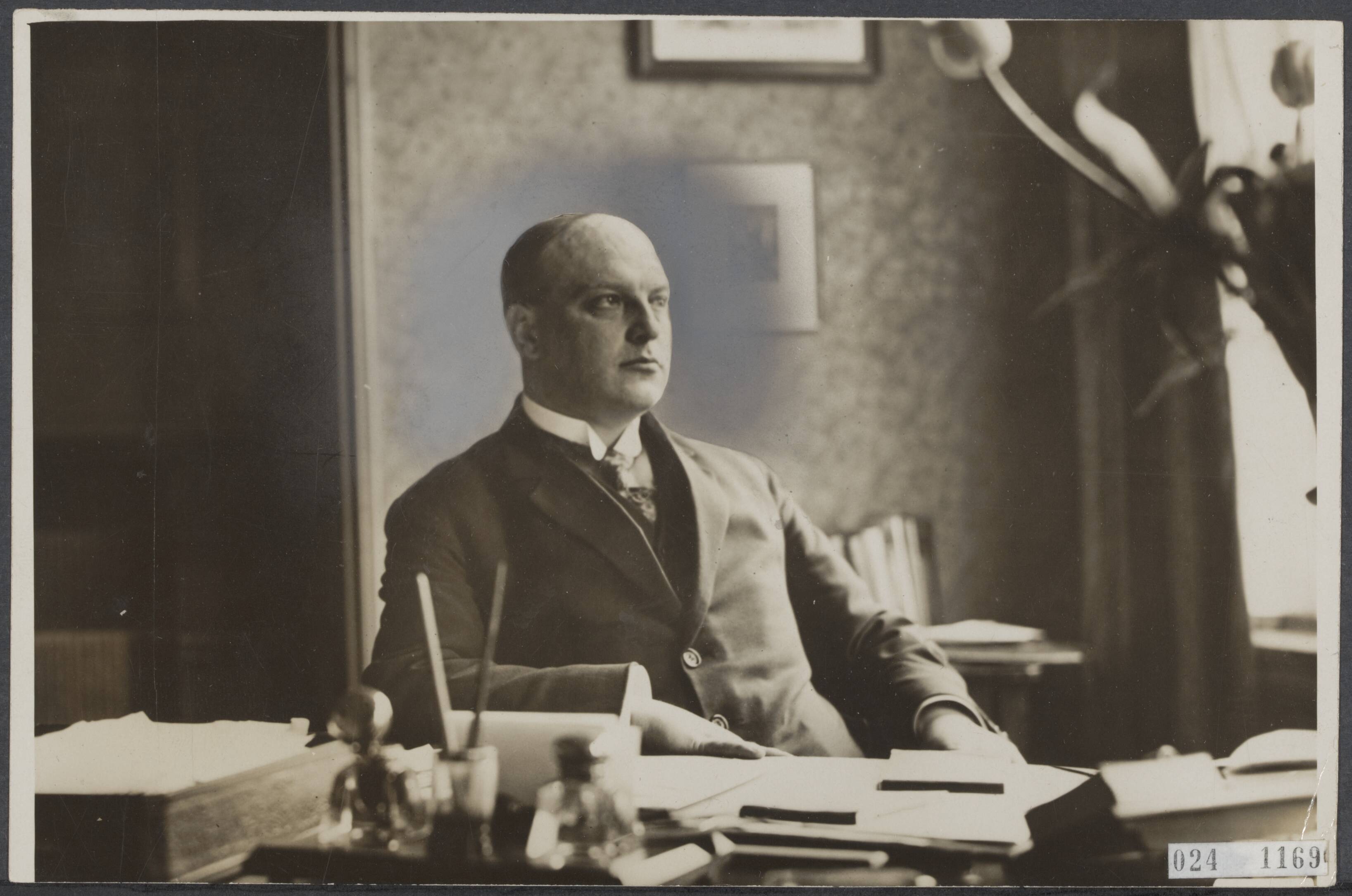 Fotocollectie Elsevier Binnenland — A.W. Brandt, commissaris van politie te Utrecht — Foto: N.V. Vereenigde Fotobureaux. Licentie: Set B: Rechtenvrij / Publiek Domein. Bron: Nationaal Archief. http://hdl.handle.net/10648/add8f6c0-d0b4-102d-bcf8-003048976d84