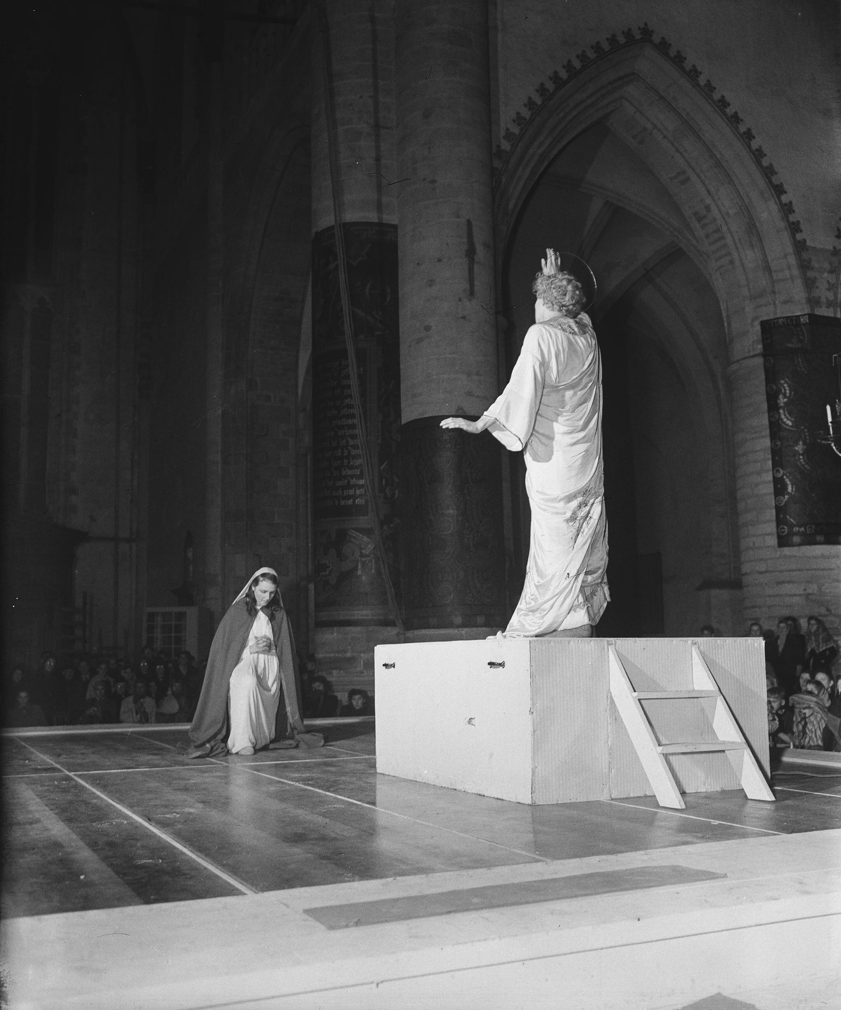 Fotocollectie Anefo — Kerstspel in de Grote of St. Bavokerk te Haarlem — Foto: Haren Noman, Theo van / Anefo. Licentie: Set B: Rechtenvrij / Publiek Domein. Bron: Nationaal Archief. http://hdl.handle.net/10648/a88fd738-d0b4-102d-bcf8-003048976d84