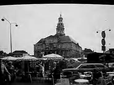 Steden [RVD] — Maastricht [Markt voor het Stadhuis] — Foto: Rijksvoorlichtingsdienst (RVD). Licentie: Set B: Rechtenvrij / Publiek Domein. Bron: Nationaal Archief. http://hdl.handle.net/10648/af47309e-d0b4-102d-bcf8-003048976d84