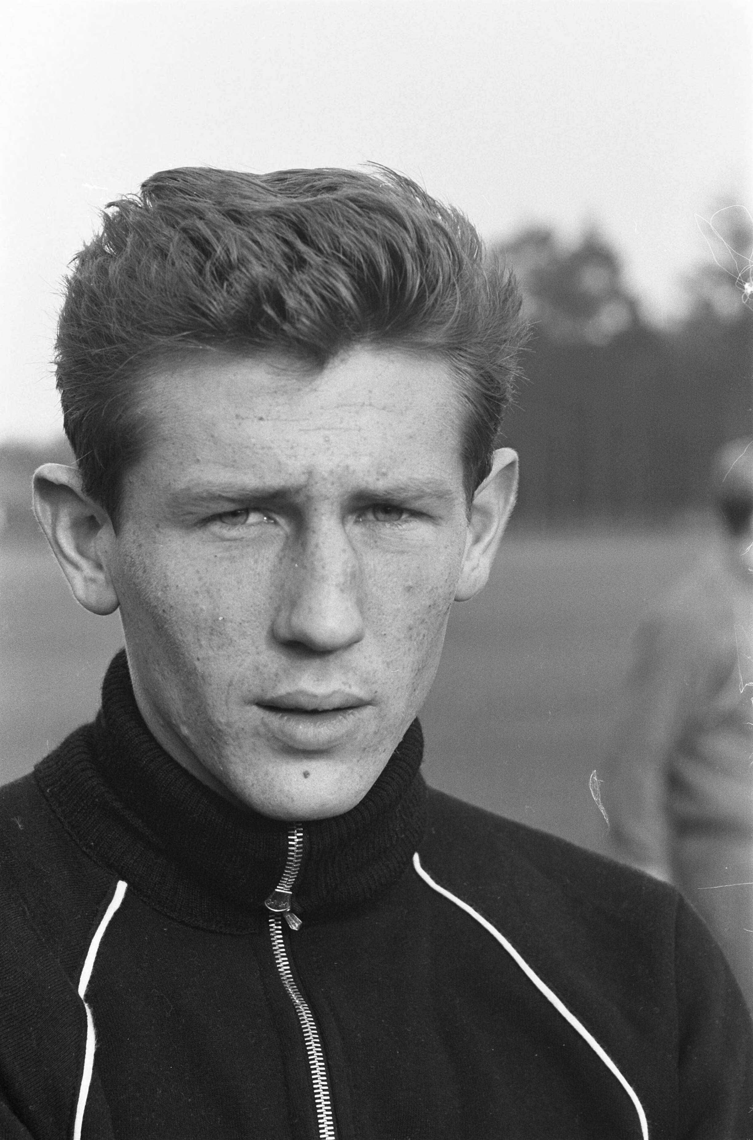 Fotocollectie Anefo — Jong Oranje traint, Frans Geurtsen (Velox) — Foto: Pot, Harry / Anefo. Licentie: Set B: Rechtenvrij / Publiek Domein. Bron: Nationaal Archief. http://hdl.handle.net/10648/aa1dd0f0-d0b4-102d-bcf8-003048976d84