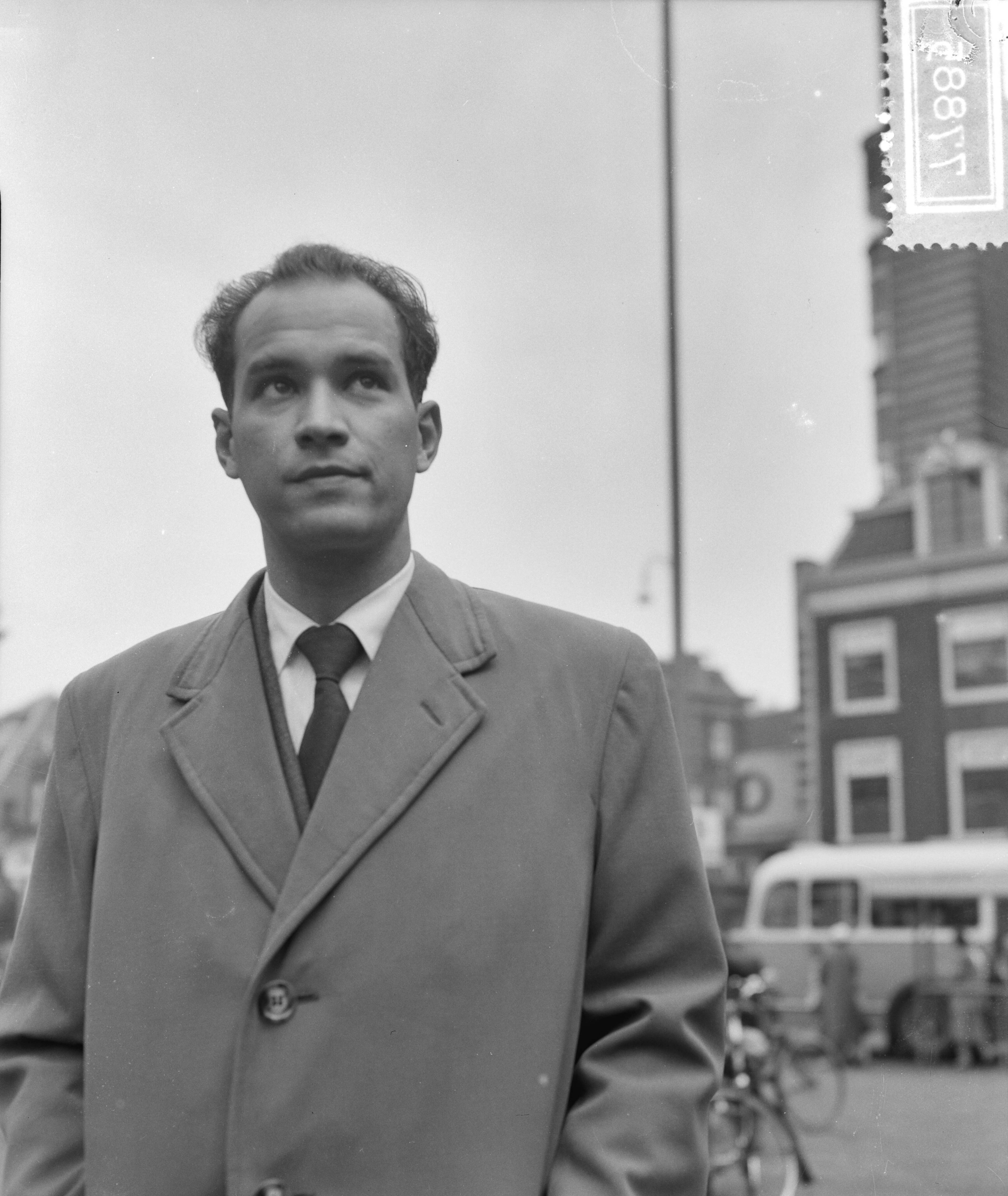 Fotocollectie Anefo — Waterpolospeler Gerrit Bijlsma uit Haarlem — Foto: Rossem, Wim van / Anefo. Licentie: Set B: Rechtenvrij / Publiek Domein. Bron: Nationaal Archief. http://hdl.handle.net/10648/a948c3d8-d0b4-102d-bcf8-003048976d84