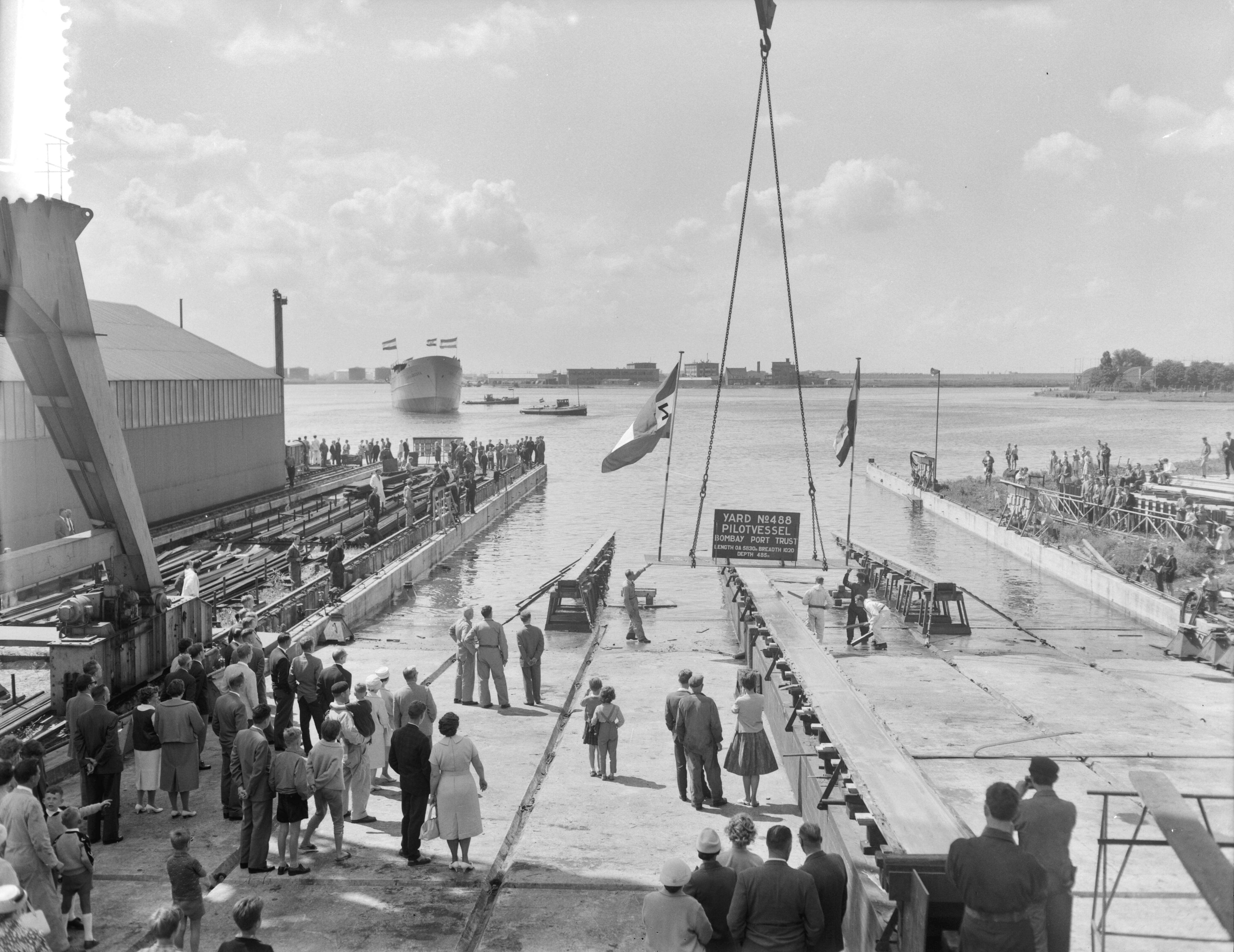 Fotocollectie Anefo — Tewaterlating "Sanggabuana" bij de N.V. Zaanlandsche Scheepsbouwmaatschappij te Zaandam — Foto: Bilsen, Joop van / Anefo. Licentie: Set B: Rechtenvrij / Publiek Domein. Bron: Nationaal Archief. http://hdl.handle.net/10648/a9b46354-d0b4-102d-bcf8-003048976d84