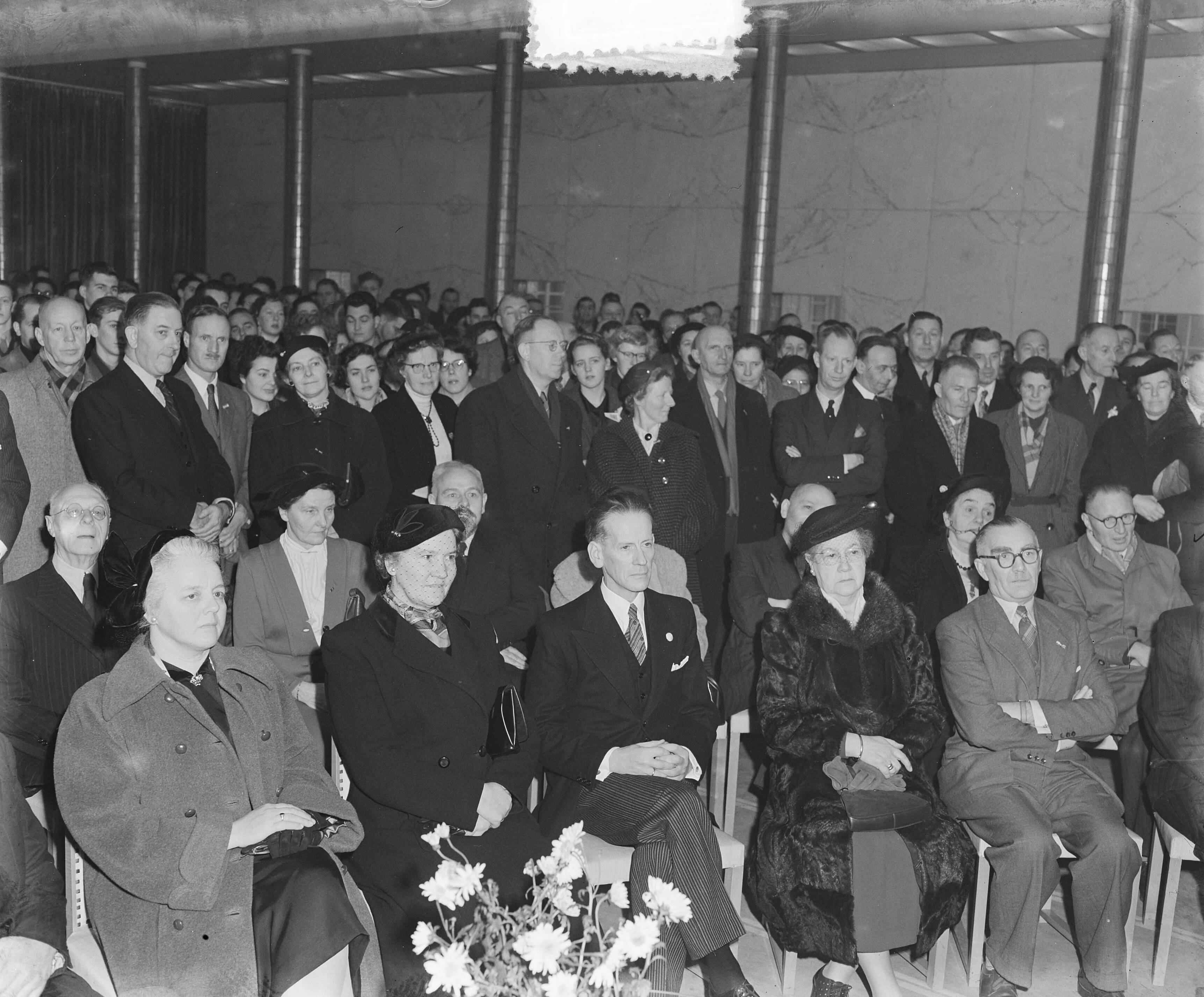 50-jarig bestaan HBS Hilversum — Foto: Rossem, Wim van / Anefo. — Licentie: Set B: Rechtenvrij / Publiek Domein. Bron: Nationaal Archief. http://hdl.handle.net/10648/a91968cc-d0b4-102d-bcf8-003048976d84