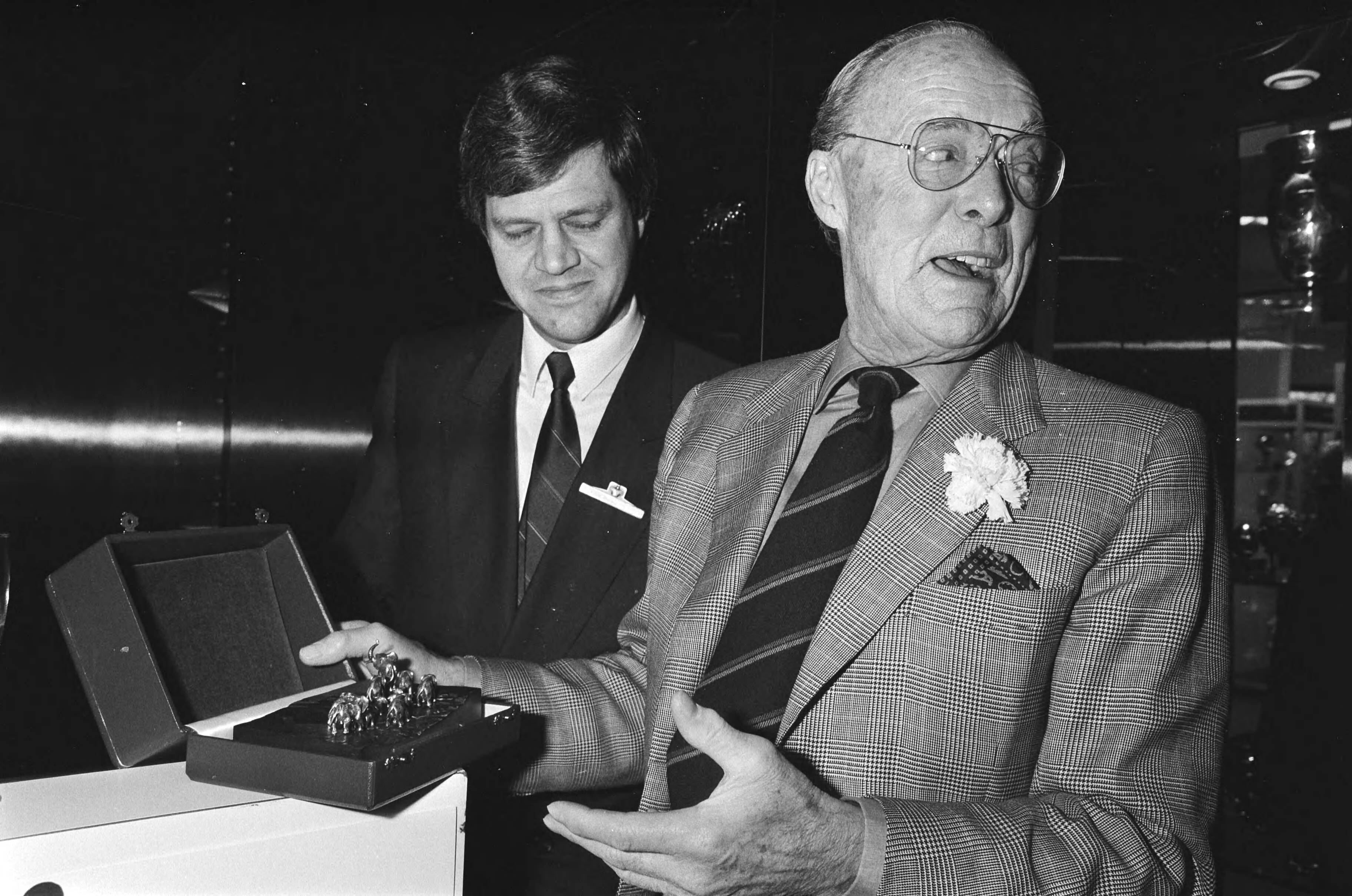 Fotocollectie Anefo — Prins Bernhard (r) opende in Zoetermeeer de nieuwe fabriek van de Koninklijke Kempen&Begeer ; links directeur Vreem — Foto: Bogaerts, Rob / Anefo. Licentie: Set B: Rechtenvrij / Publiek Domein. Bron: Nationaal Archief. http://hdl.handle.net/10648/ad4e1276-d0b4-102d-bcf8-003048976d84
