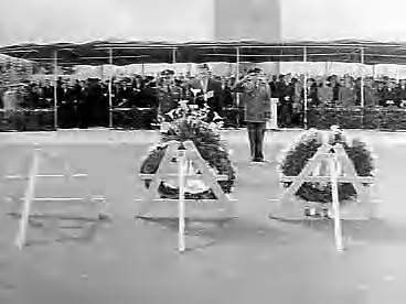 Fotocollectie Anefo — Memorial Day op Margraten — Foto: Rossem, Wim van / Anefo. Licentie: Set B: Rechtenvrij / Publiek Domein. Bron: Nationaal Archief. http://hdl.handle.net/10648/a97d11f6-d0b4-102d-bcf8-003048976d84