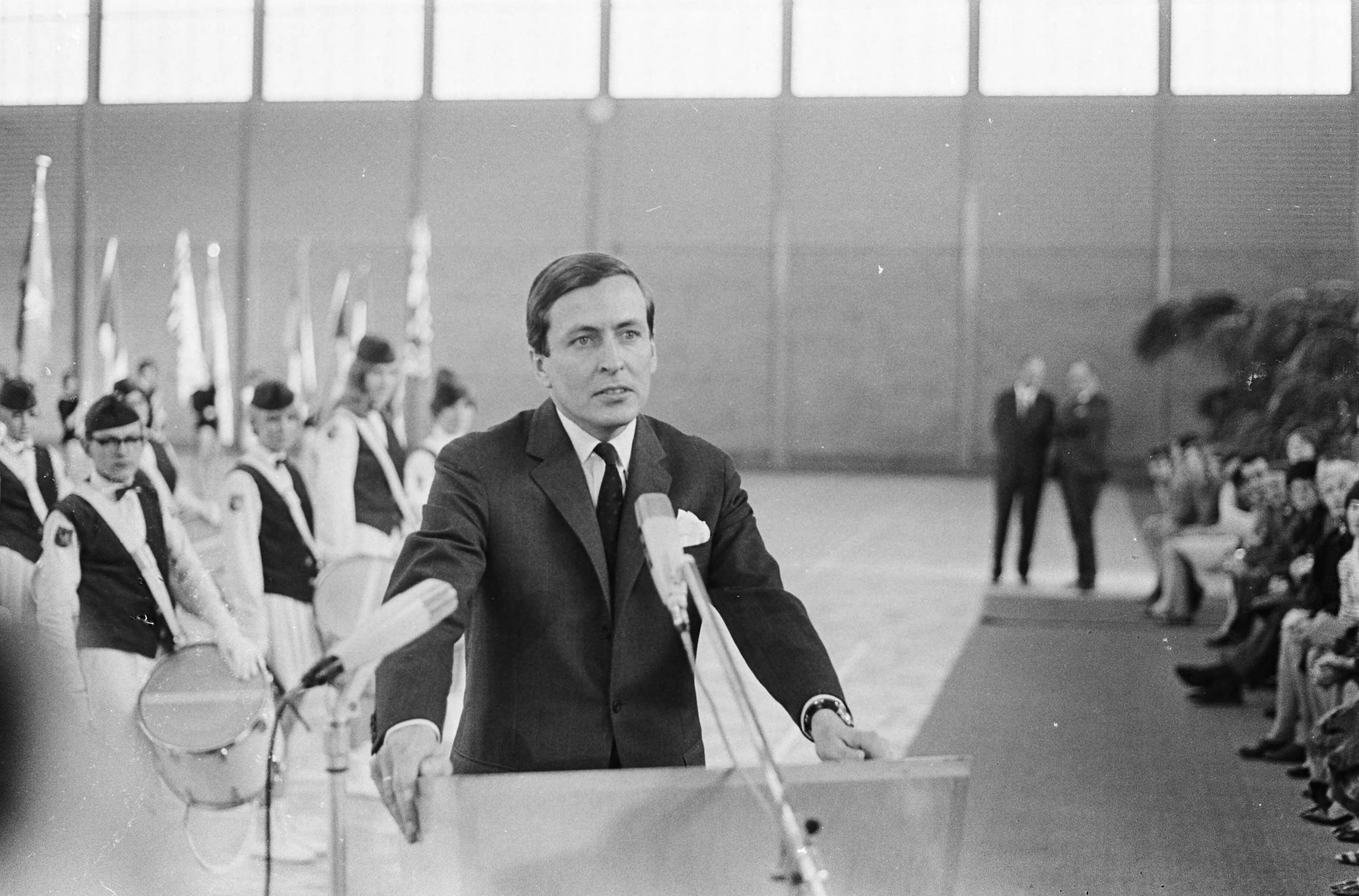 Fotocollectie Anefo — Opening Sporthal in Haarlem door prins Claus , nummer 9 prins Claus tijdens openingsrede — Foto: Nijs, Jac. de / Anefo. Licentie: Set B: Rechtenvrij / Publiek Domein. Bron: Nationaal Archief. http://hdl.handle.net/10648/ab0d2538-d0b4-102d-bcf8-003048976d84