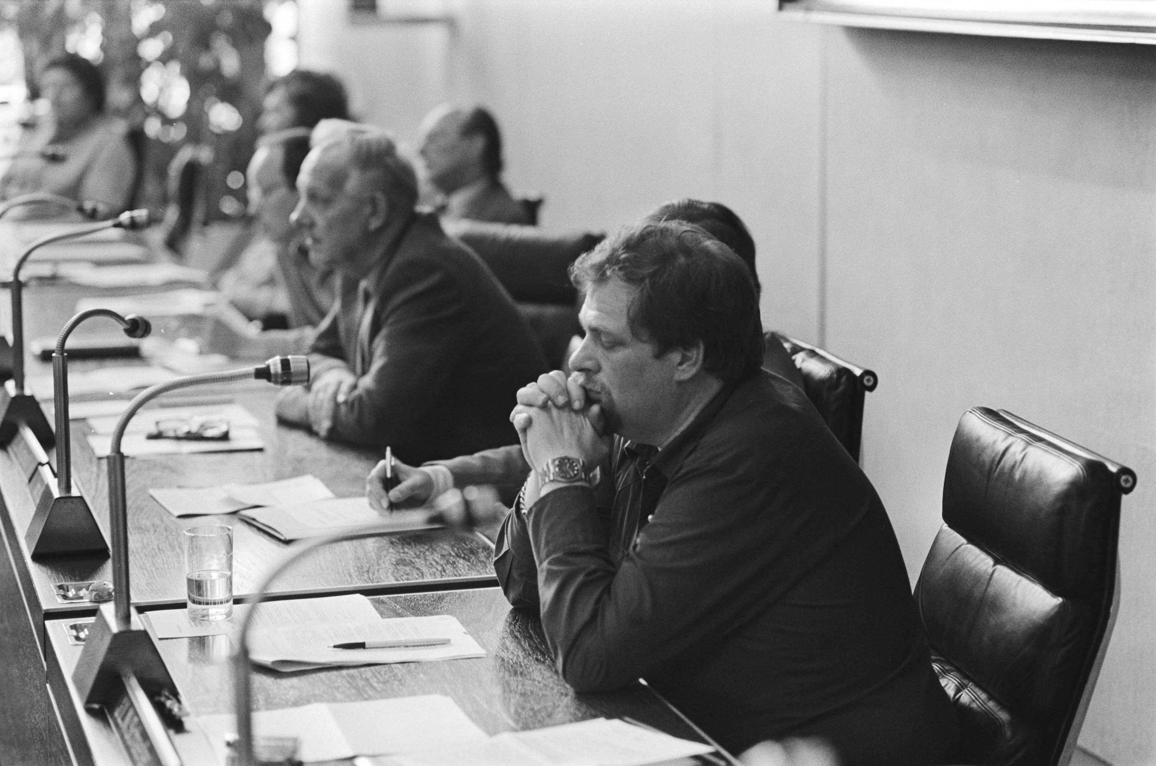 Fotocollectie Anefo — Demonstratieve bijeenkomst van B&W van de vier grote steden in Den Haag ; — Foto: Antonisse, Marcel / Anefo. Licentie: Set B: Rechtenvrij / Publiek Domein. Bron: Nationaal Archief. http://hdl.handle.net/10648/acfe1c62-d0b4-102d-bcf8-003048976d84