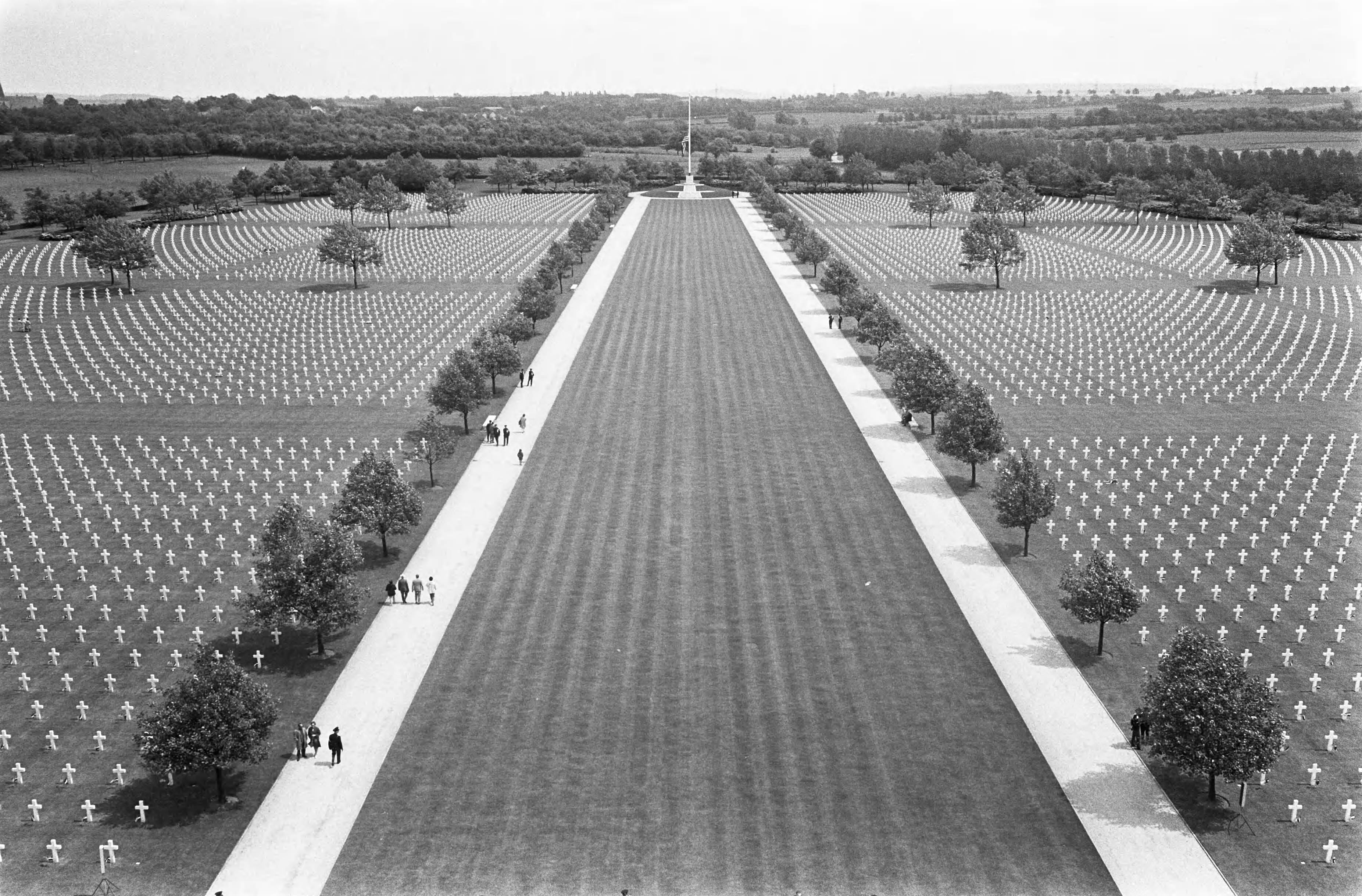 Fotocollectie Anefo — Memorial Day op Margratens erebegraafplaats de begraafplaats — Foto: Koch, Eric / Anefo. Licentie: Set B: Rechtenvrij / Publiek Domein. Bron: Nationaal Archief. http://hdl.handle.net/10648/ab6c1246-d0b4-102d-bcf8-003048976d84
