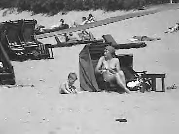 Fotocollectie Rijksvoorlichtingsdienst Eigen — Dia's stranden Scheveningen [doorlopende serie van 16] — Foto: Schuurman, Ralph L. / RVD. Licentie: Set B: Rechtenvrij / Publiek Domein. Bron: Nationaal Archief. http://hdl.handle.net/10648/af6fbdf2-d0b4-102d-bcf8-003048976d84