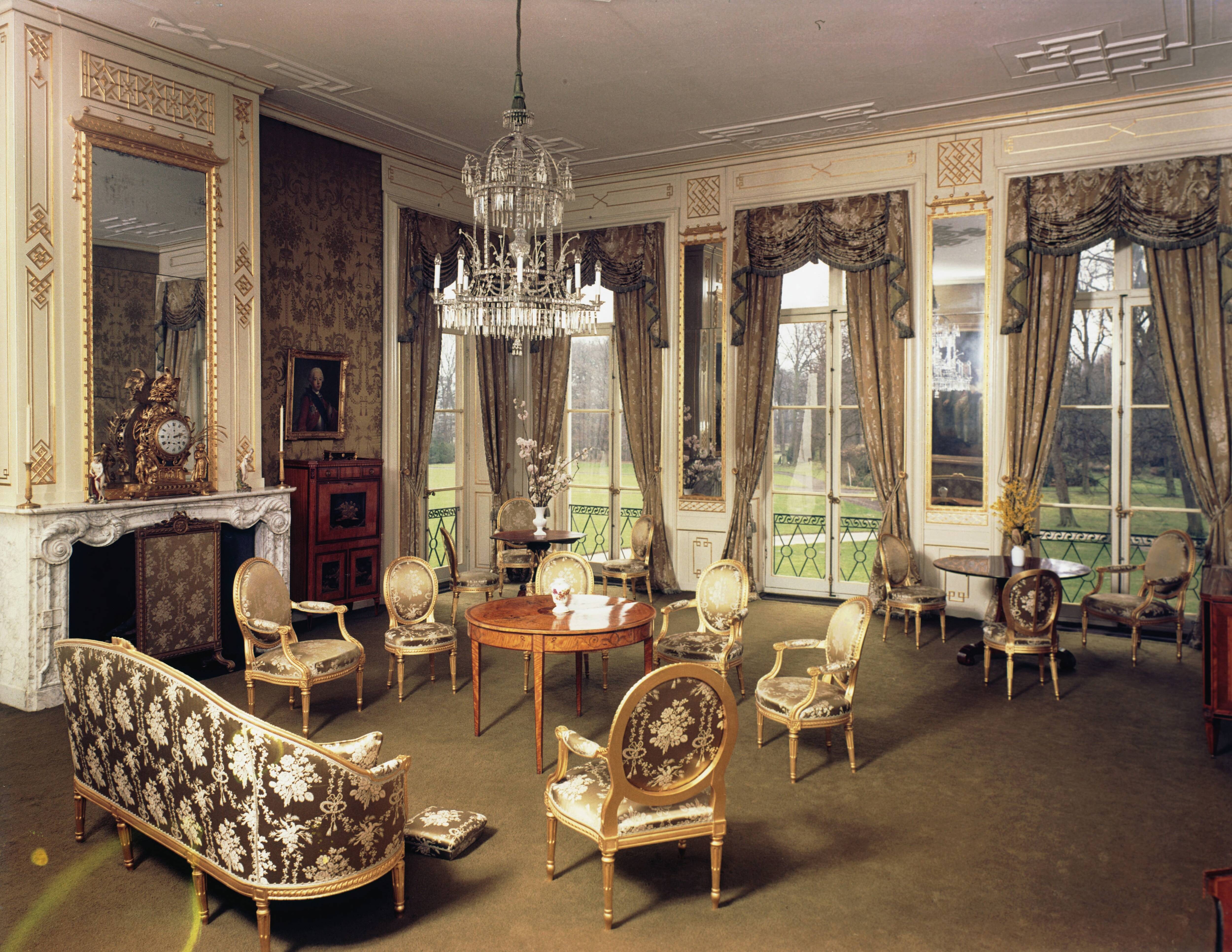 Paleis Huis ten Bosch te Den Haag — De groene zaal — Foto: Hofmeester, Bart / RVD. Licentie: Set B: Rechtenvrij / Publiek Domein. Bron: Nationaal Archief. http://hdl.handle.net/10648/afa8f680-d0b4-102d-bcf8-003048976d84
