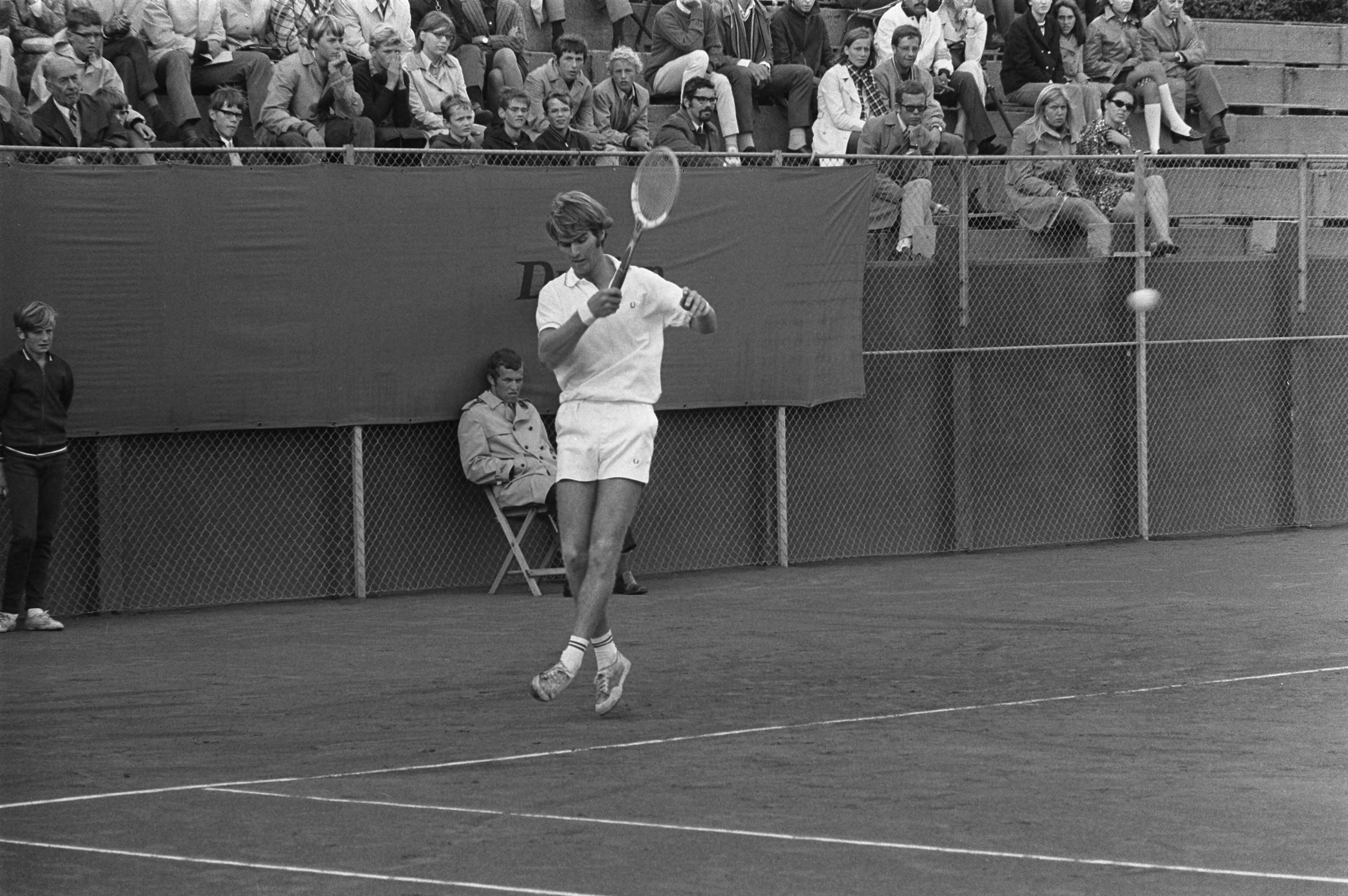 Fotocollectie Anefo — Nationale kampioenschappen, Scheveningen, vervolg 237490; Emmes in aktie — Foto: Mieremet, Rob / Anefo. Licentie: Set B: Rechtenvrij / Publiek Domein. Bron: Nationaal Archief. http://hdl.handle.net/10648/aba0011e-d0b4-102d-bcf8-003048976d84