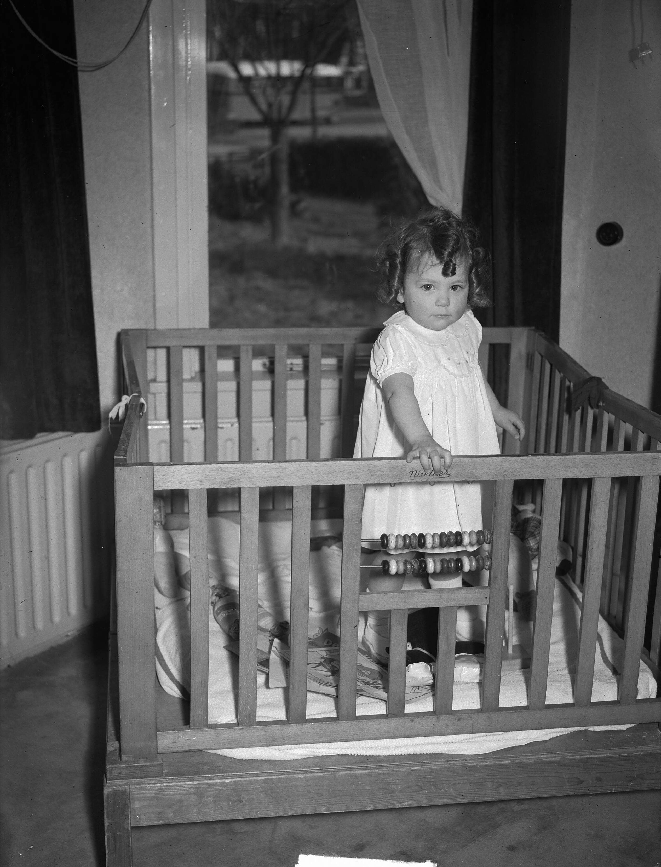 Fotocollectie Anefo — Kindje Familie Wernes-Smeders te Zeist — Foto: Merk, Ben / Anefo. Licentie: Set B: Rechtenvrij / Publiek Domein. Bron: Nationaal Archief. http://hdl.handle.net/10648/a8c47254-d0b4-102d-bcf8-003048976d84