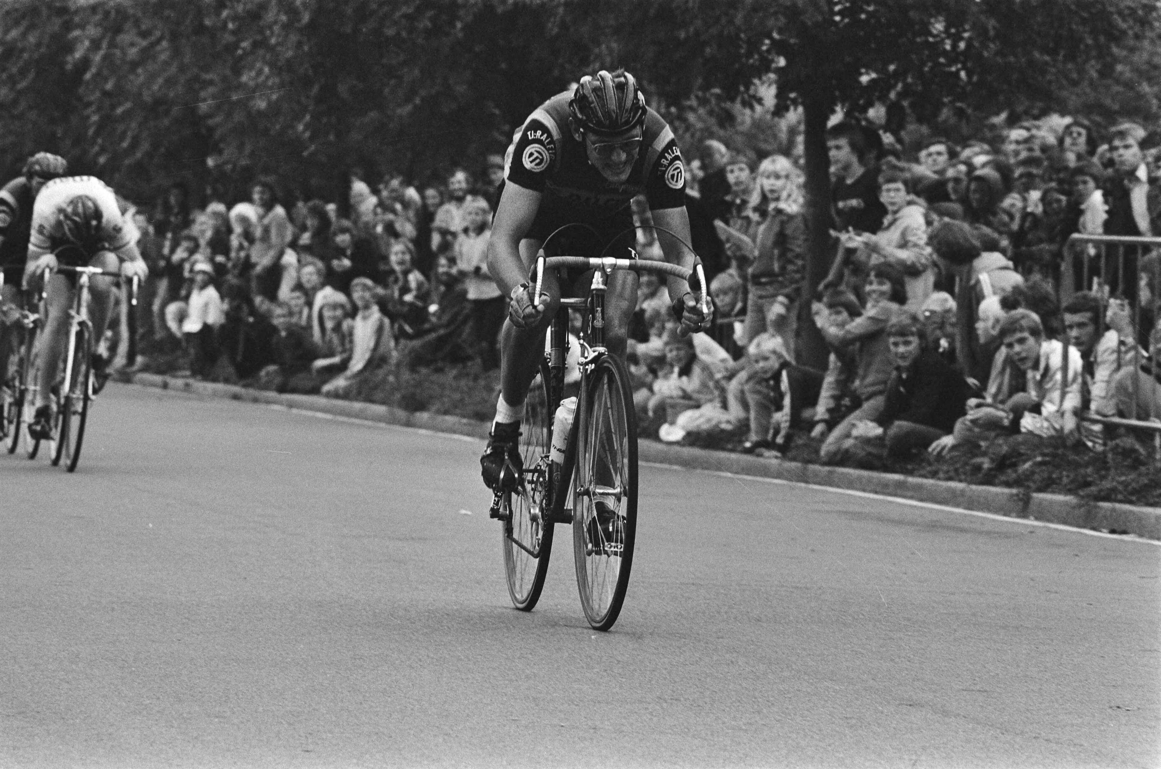 Fotocollectie Anefo — Wielrennen Ronde van Kortenhoef ; Gerrie Knetemann op weg naar tweede plaats — Foto: Croes, Rob C. / Anefo. Licentie: Set B: Rechtenvrij / Publiek Domein. Bron: Nationaal Archief. http://hdl.handle.net/10648/acb995b0-d0b4-102d-bcf8-003048976d84