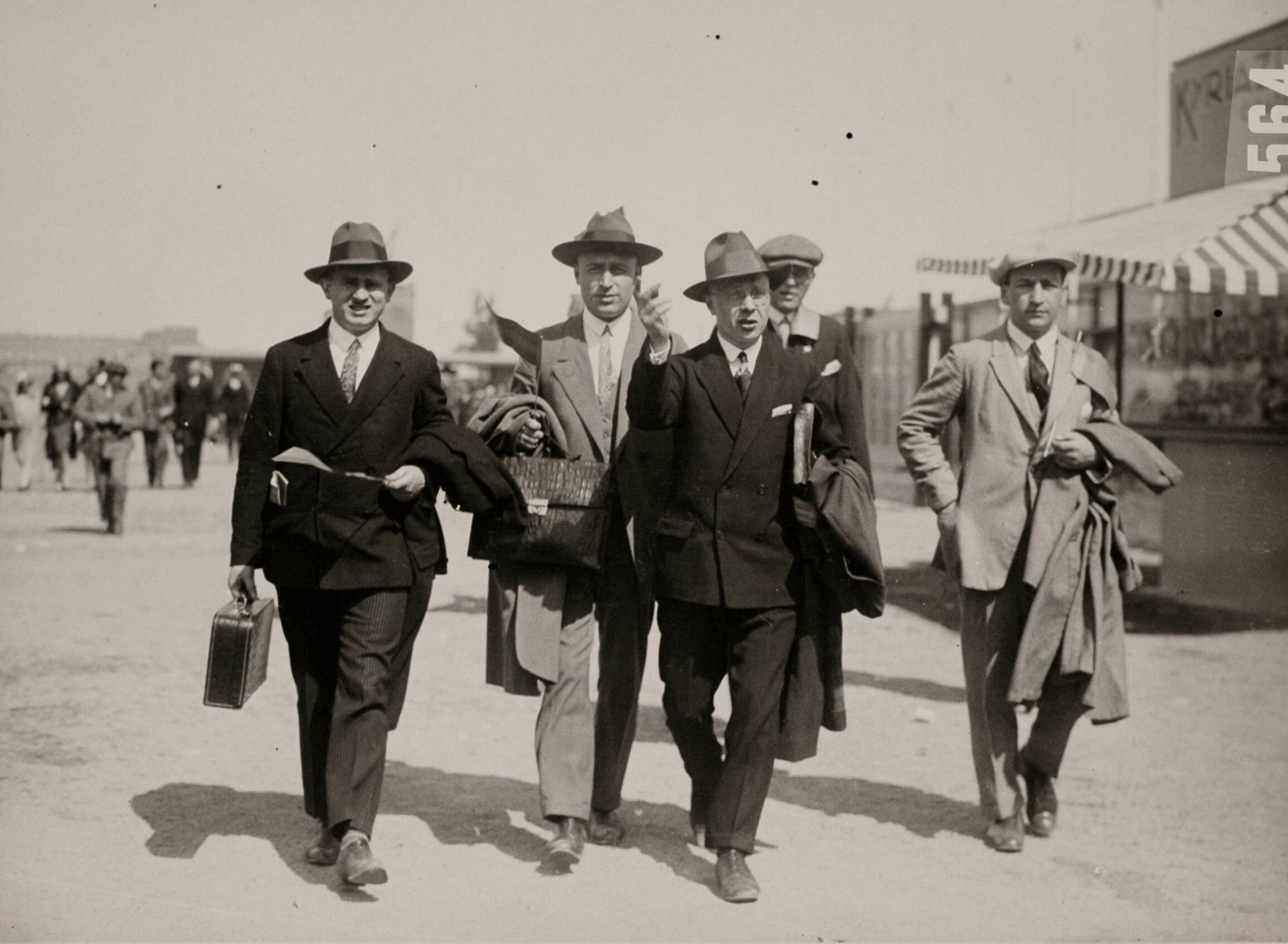 Sport — Sport. Olympische Spelen 1928 Amsterdam, Nederland : Bezoekers aan de spelen. — Foto: Fotograaf Onbekend / Algemeen Fotobureau Amsterdam / Spaarnestad Photo (05887). Licentie: Set B: Rechtenvrij / Publiek Domein. Bron: Nationaal Archief. http://hdl.handle.net/10648/35429da6-d58c-a382-e063-6df0900a6686