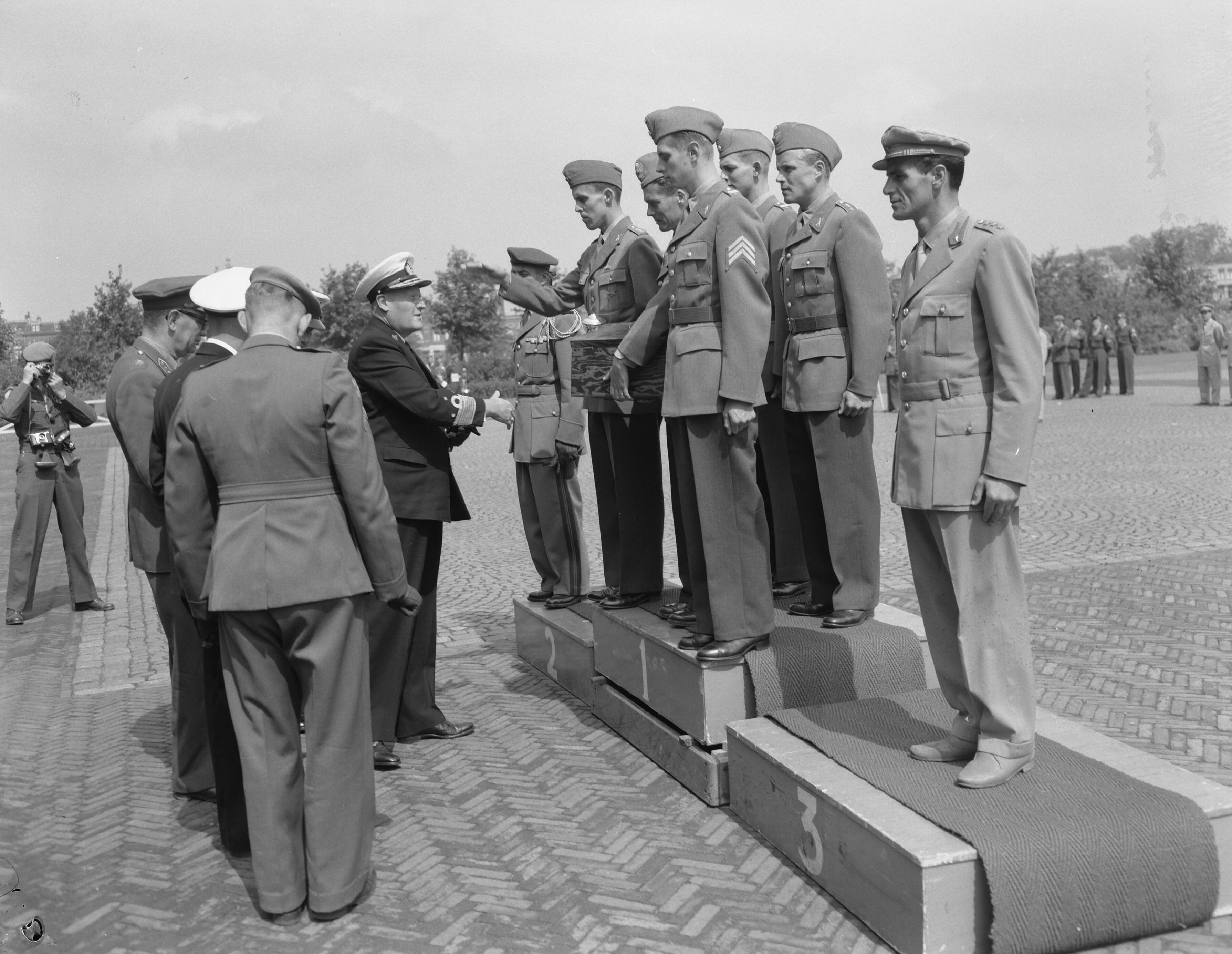 Fotocollectie Anefo — KMA Breda. Sluiting en prijsuitreiking van de Internationale Militaire Vijfkamp — Foto: Noske, J.D. / Anefo. Licentie: Set B: Rechtenvrij / Publiek Domein. Bron: Nationaal Archief. http://hdl.handle.net/10648/a93976a8-d0b4-102d-bcf8-003048976d84