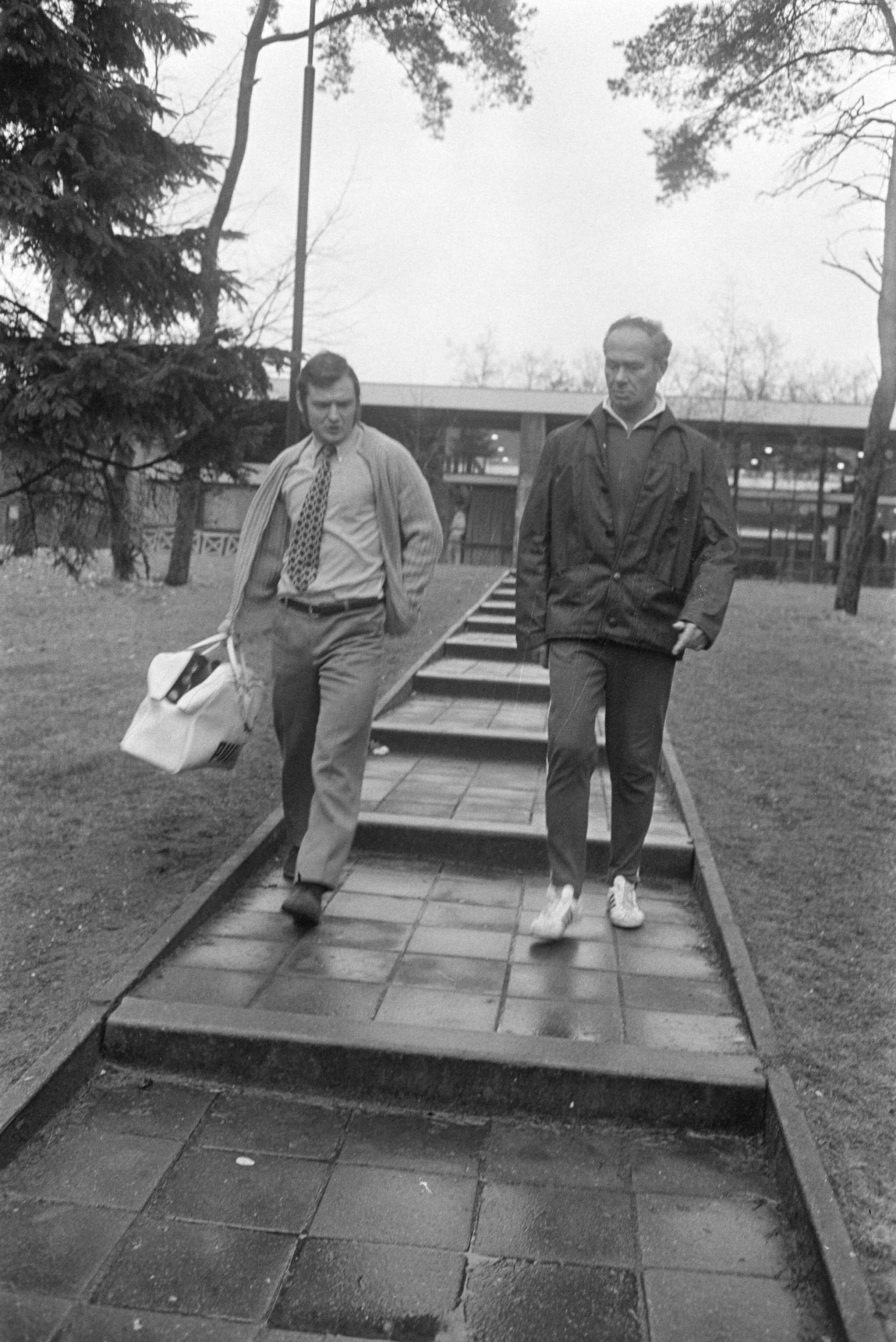 Fotocollectie Anefo — Selectie voor Nederlands elftal traint voor wedstrijd tegen Luxemburg, Zeist — Foto: Verhoeff, Bert / Anefo. Licentie: Set B: Rechtenvrij / Publiek Domein. Bron: Nationaal Archief. http://hdl.handle.net/10648/abb3ca96-d0b4-102d-bcf8-003048976d84