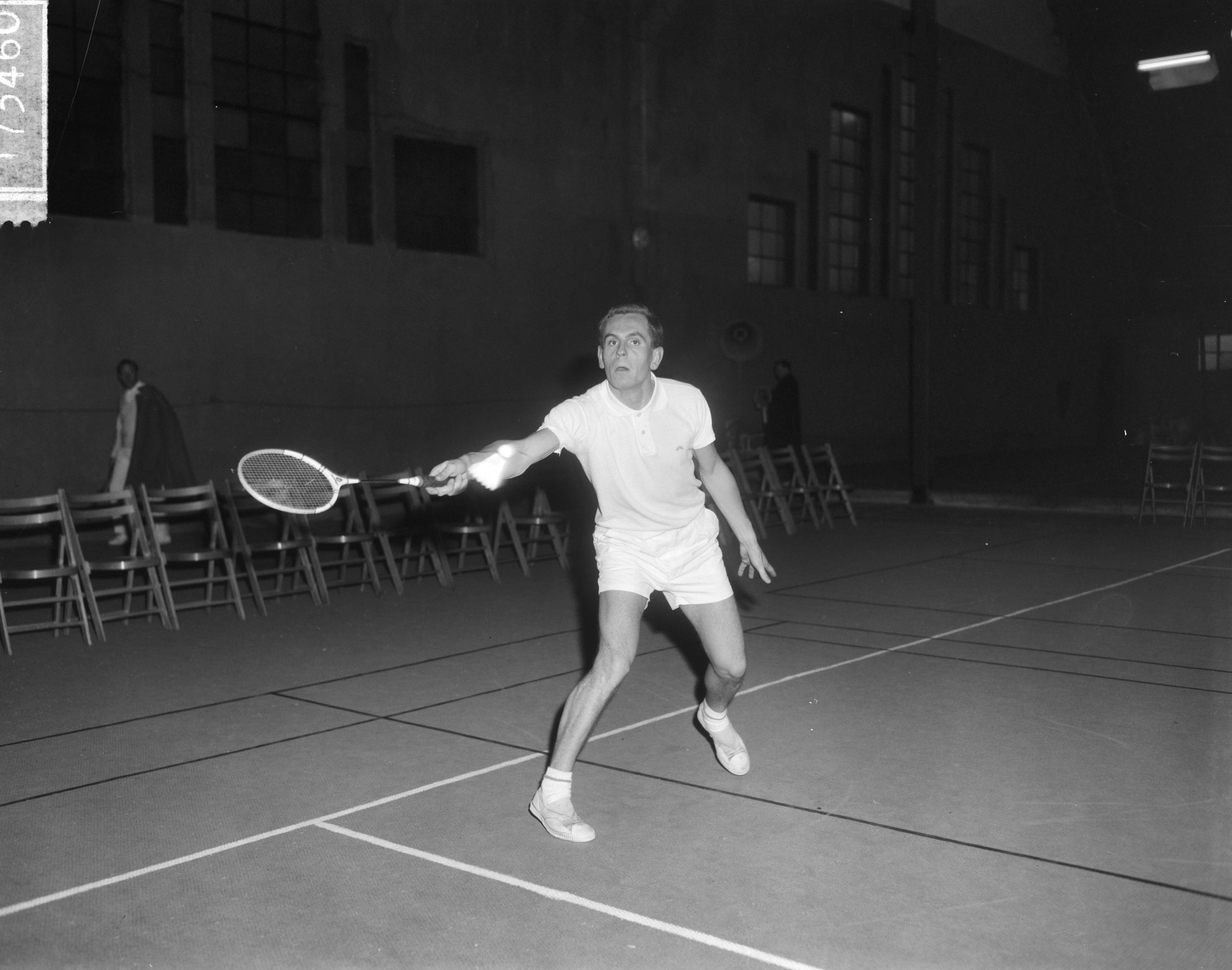 Fotocollectie Anefo — Benelux badmintontoernooi in de Marlothal te Den Haag. Roger Ducate (België) in actie — Foto: Bilsen, Joop van / Anefo. Licentie: Set B: Rechtenvrij / Publiek Domein. Bron: Nationaal Archief. http://hdl.handle.net/10648/aa8e5852-d0b4-102d-bcf8-003048976d84