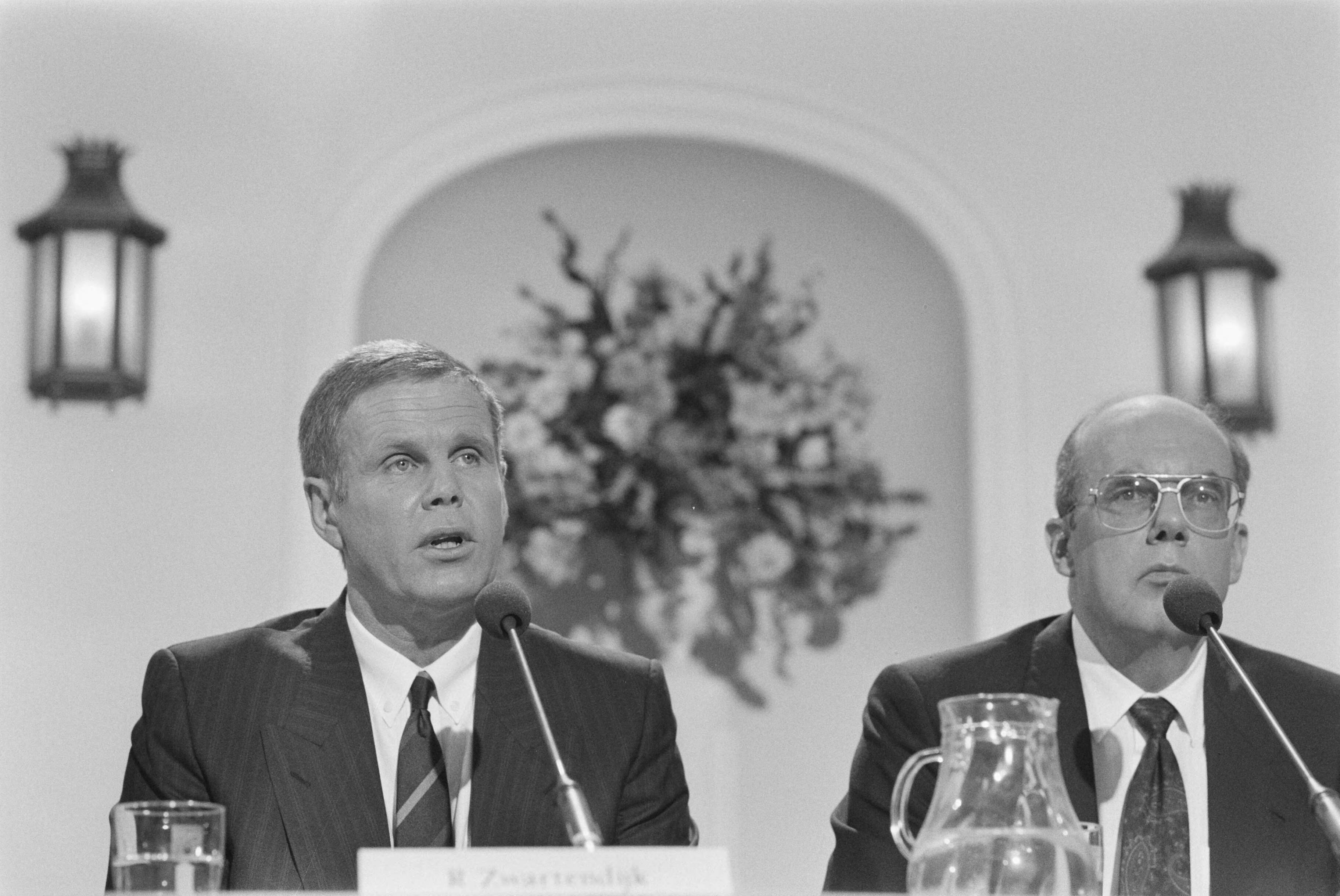 Fotocollectie Anefo — Persconferentie i.v.m. ontvoering Gerrit Jan Heijn in gemeentehuis Bloemendaal met tv-programma "Opsporing Verzocht" — Foto: Croes, Rob C. / Anefo. Licentie: Set B: Rechtenvrij / Publiek Domein. Bron: Nationaal Archief. http://hdl.handle.net/10648/ad673698-d0b4-102d-bcf8-003048976d84