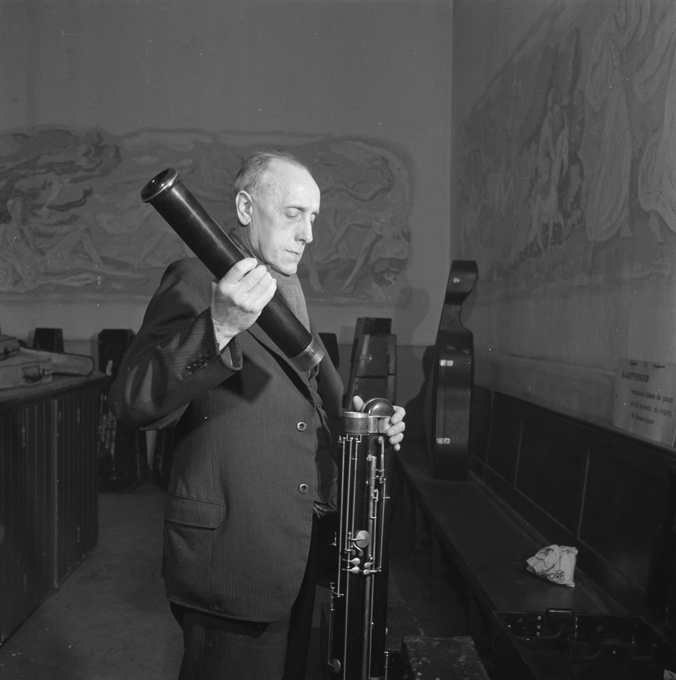 Fotocollectie Anefo — Begrafenis van oud illegale werkers, Den Haag — Foto: Raucamp, Koos / Anefo. Licentie: Set B: Rechtenvrij / Publiek Domein. Bron: Nationaal Archief. http://hdl.handle.net/10648/a8963718-d0b4-102d-bcf8-003048976d84