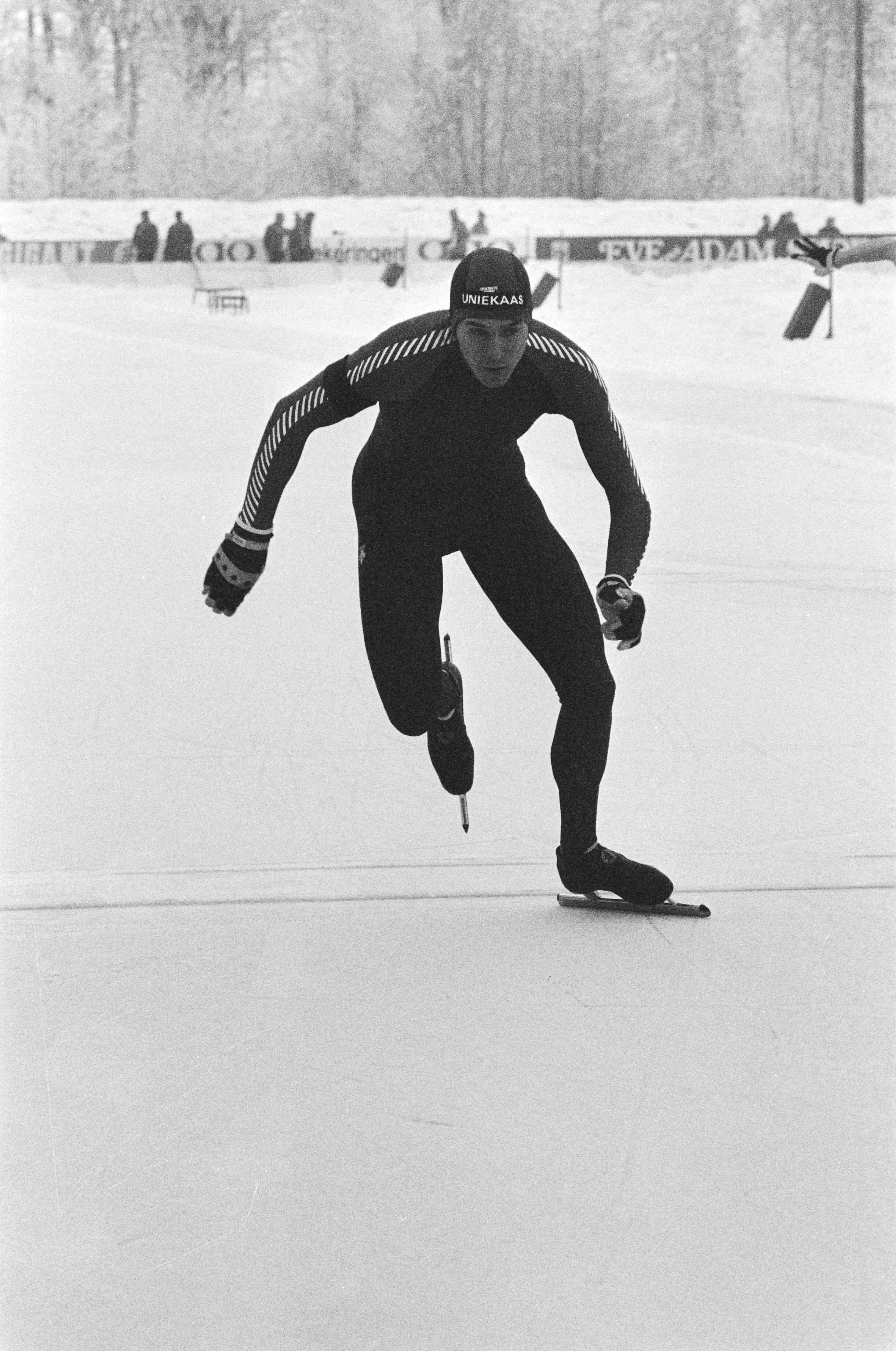 Fotocollectie Anefo — Schaatsinterland Nederland tegen Noorwegen in Groningen. Egbert Post in actie. — Foto: Dijk, Hans van / Anefo. Licentie: Set B: Rechtenvrij / Publiek Domein. Bron: Nationaal Archief. http://hdl.handle.net/10648/ad0be036-d0b4-102d-bcf8-003048976d84