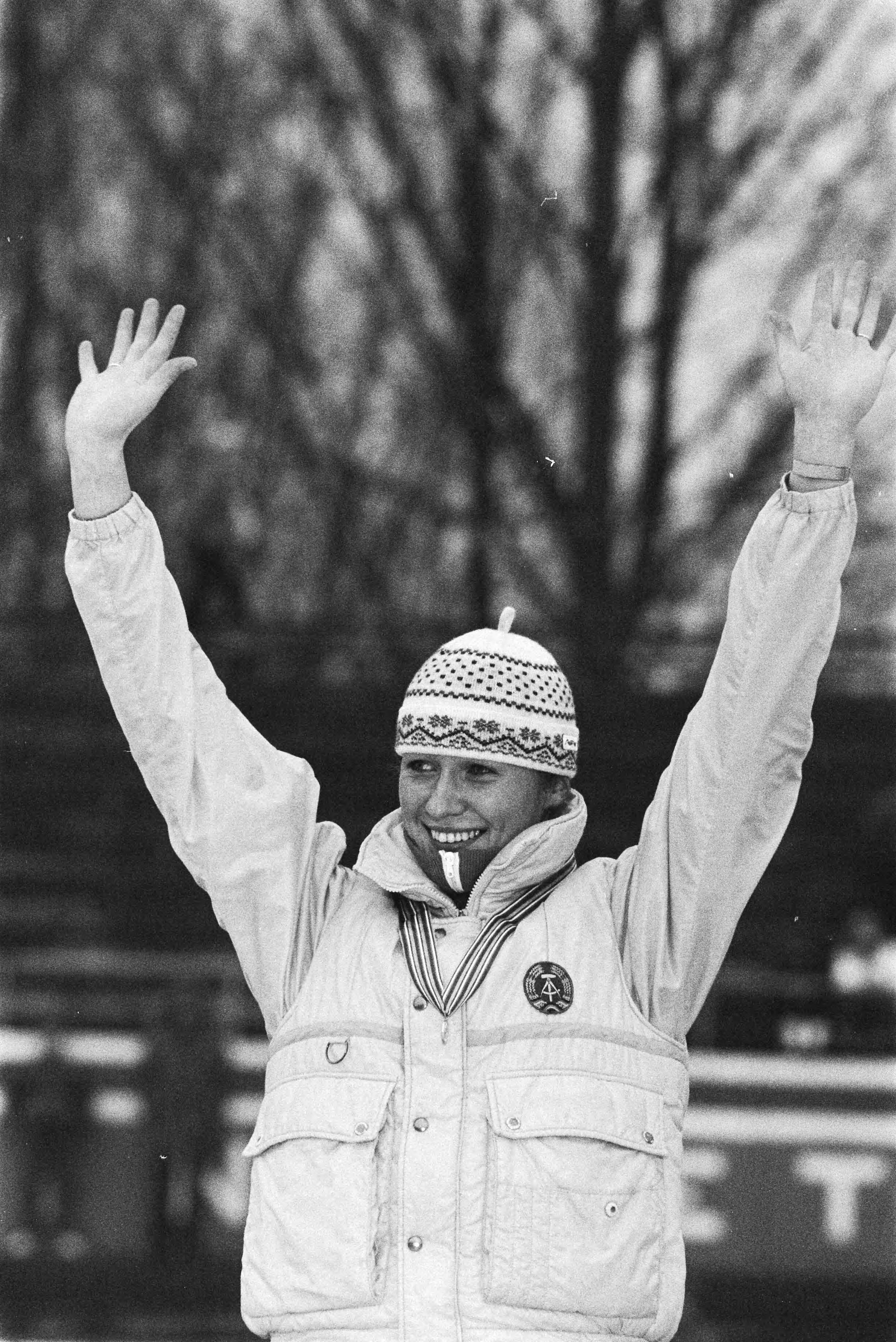 Fotocollectie Anefo — WK schaatsen dames, Deventer; Karin Enke tijdens huldiging — Foto: Antonisse, Marcel / Anefo. Licentie: Set B: Rechtenvrij / Publiek Domein. Bron: Nationaal Archief. http://hdl.handle.net/10648/ad33ce02-d0b4-102d-bcf8-003048976d84