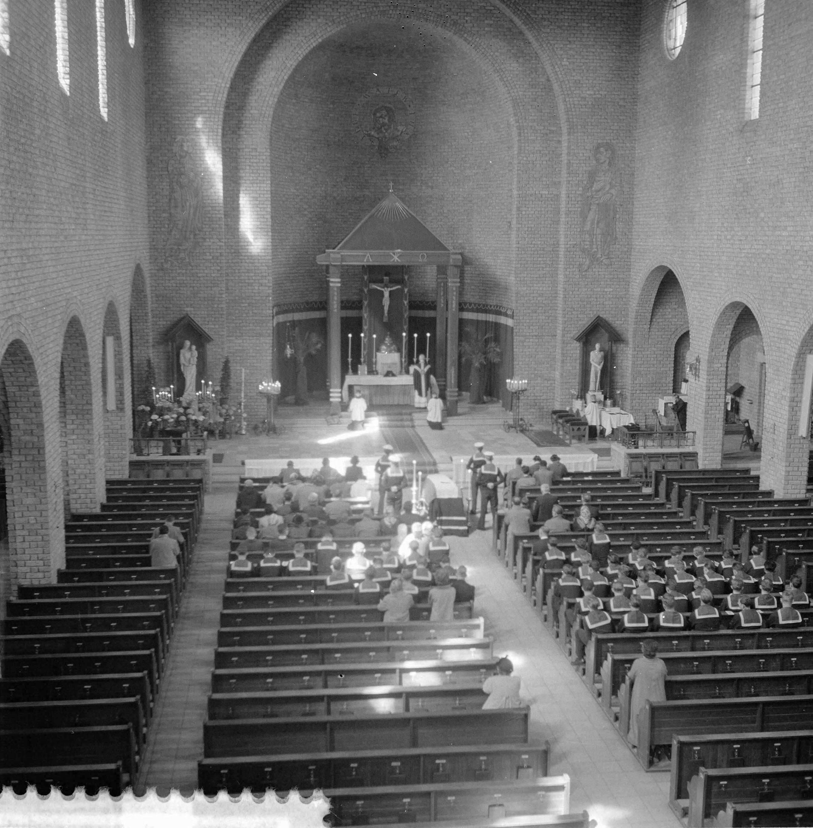Fotocollectie Anefo — Militaire begroeting overste(?) Talanan in Haarlem — Foto: Pot, Harry / Anefo. Licentie: Set B: Rechtenvrij / Publiek Domein. Bron: Nationaal Archief. http://hdl.handle.net/10648/a960c442-d0b4-102d-bcf8-003048976d84