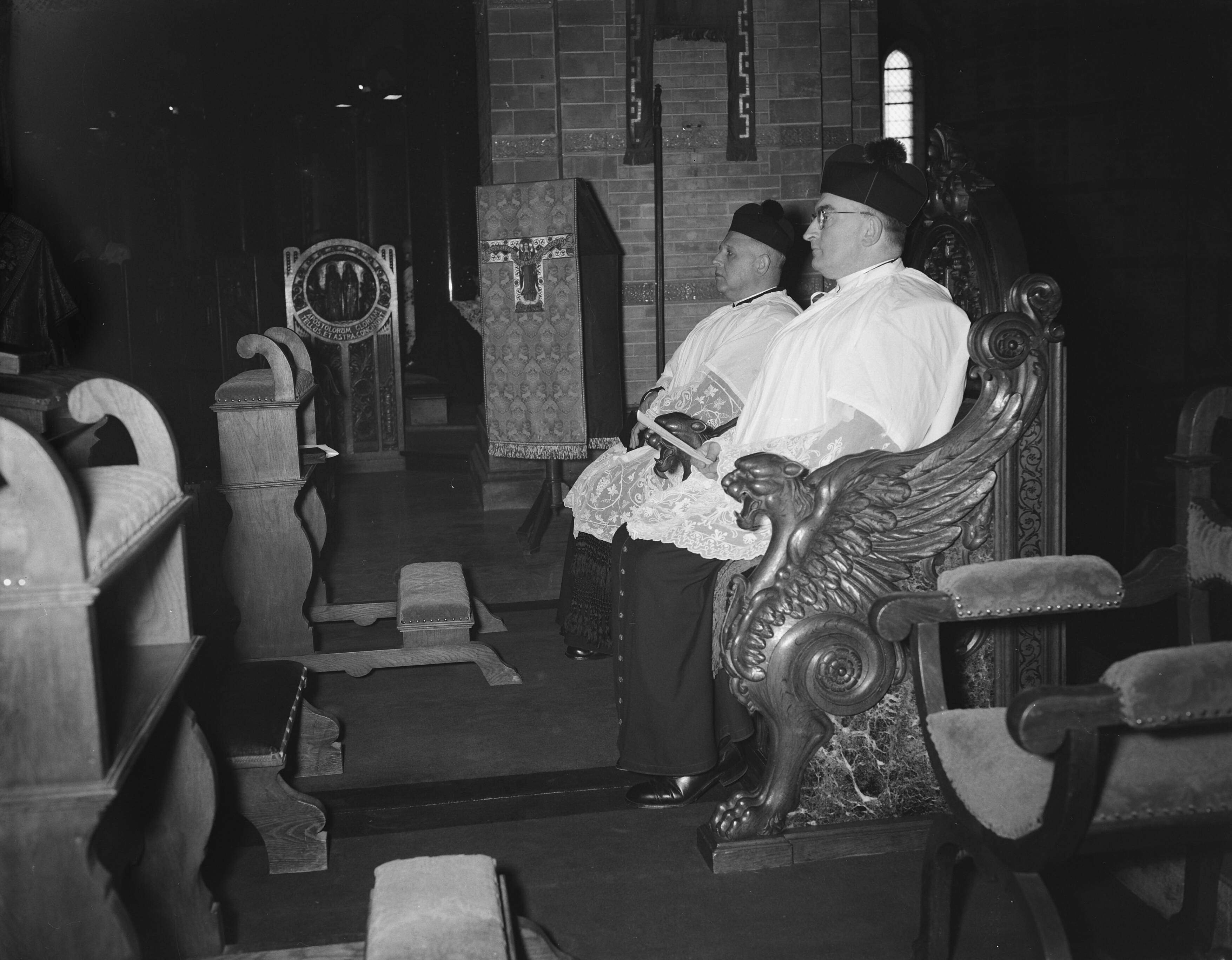 Fotocollectie Anefo — Priesters van het Rotterdams diocees nemen afscheid van de bisschop van Haarlem, mgr. J.P. Huibers — Foto: Rossem, Wim van / Anefo. Licentie: Set B: Rechtenvrij / Publiek Domein. Bron: Nationaal Archief. http://hdl.handle.net/10648/a9469f68-d0b4-102d-bcf8-003048976d84