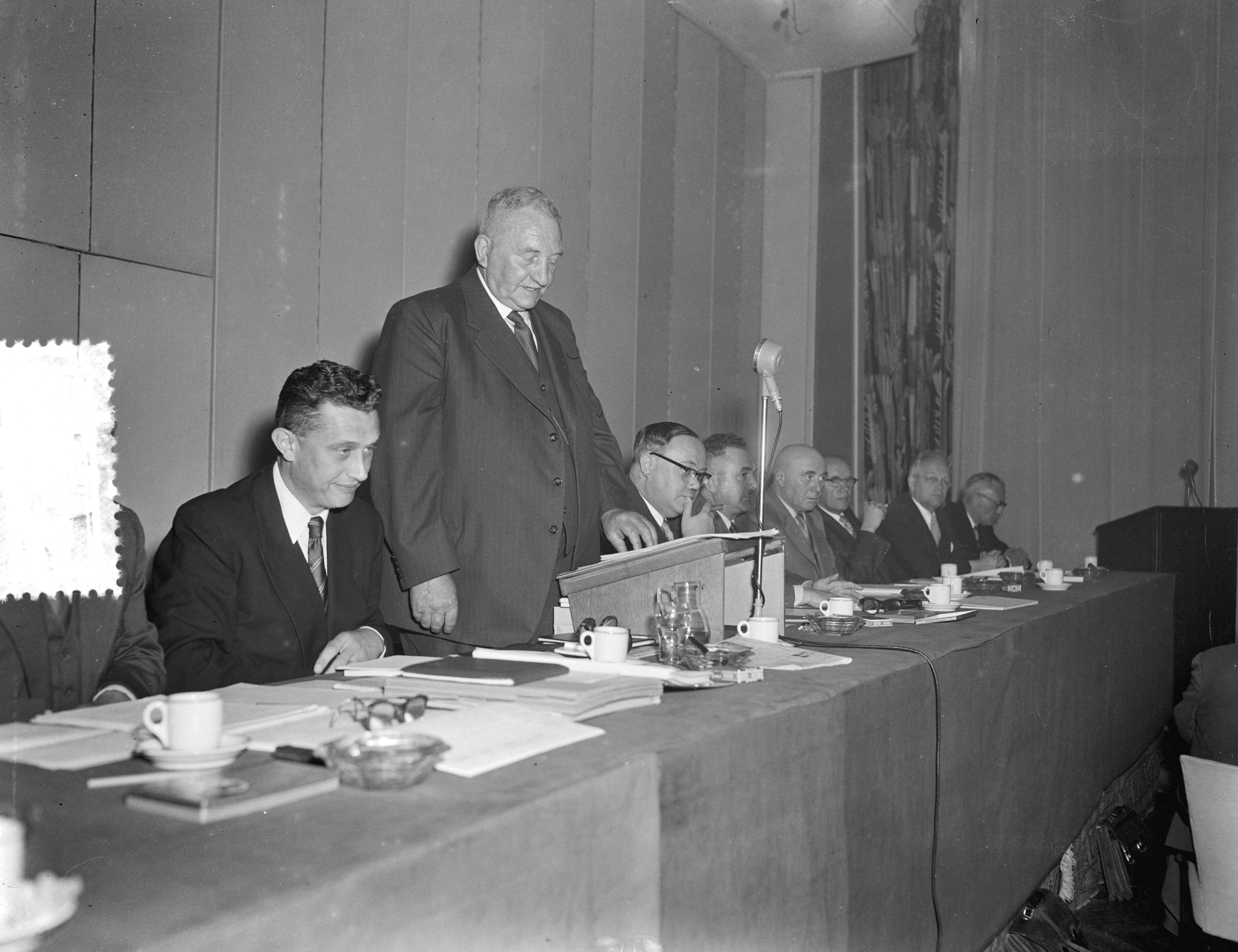 Fotocollectie Anefo — Algemene vergadering van de Hollandse Maatschappij voor de Landbouw te Scheveningen. Toespraak van voorzitter J.C. Dijksen — Foto: Pot, Harry / Anefo. Licentie: Set B: Rechtenvrij / Publiek Domein. Bron: Nationaal Archief. http://hdl.handle.net/10648/a947adb8-d0b4-102d-bcf8-003048976d84