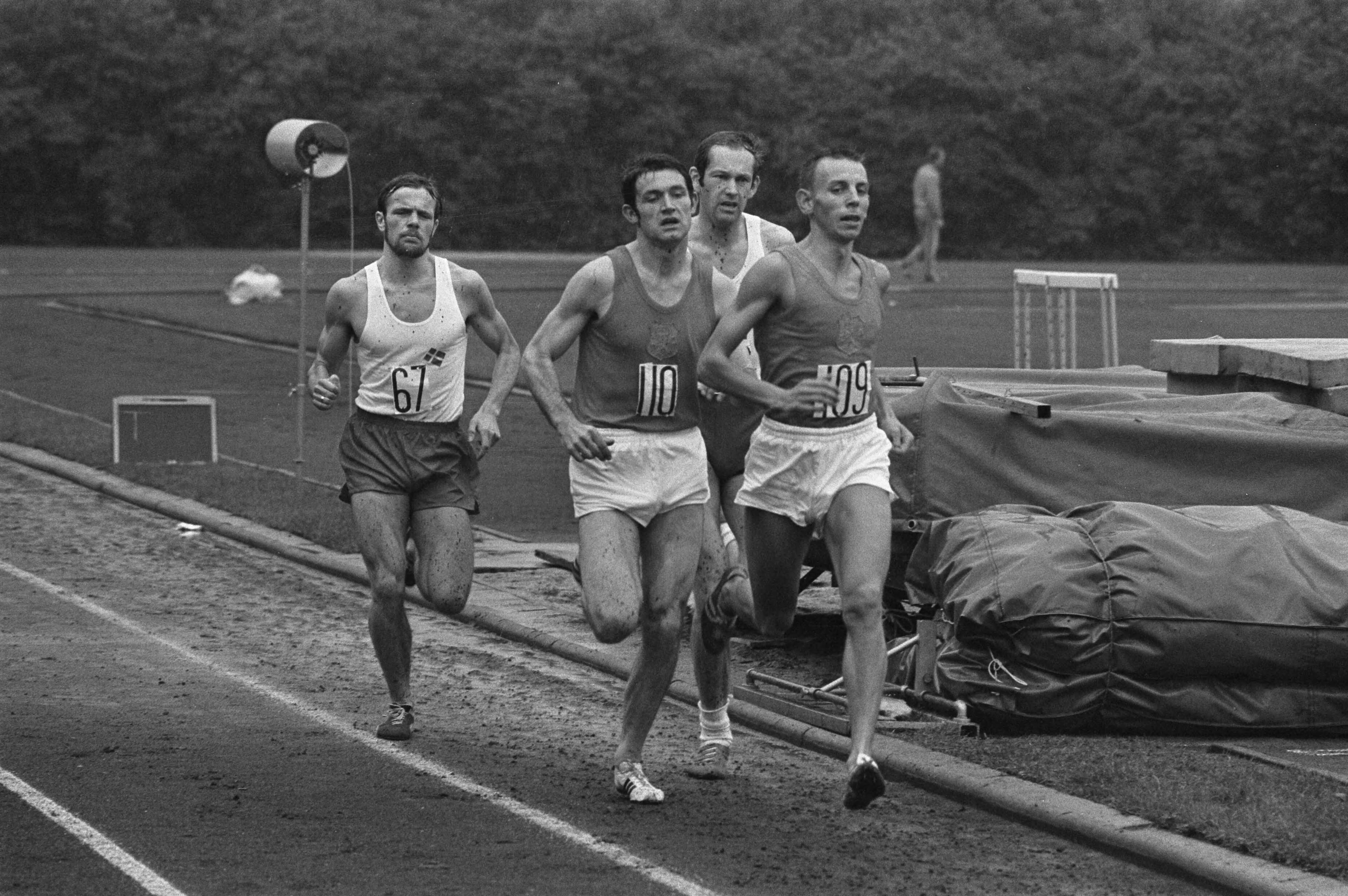Fotocollectie Anefo — Atletiek Nederland tegen Denemarken in Groningen; nr. 19: B. Wassenaar — Foto: Verhoeff, Bert / Anefo. Licentie: Set B: Rechtenvrij / Publiek Domein. Bron: Nationaal Archief. http://hdl.handle.net/10648/aba06960-d0b4-102d-bcf8-003048976d84