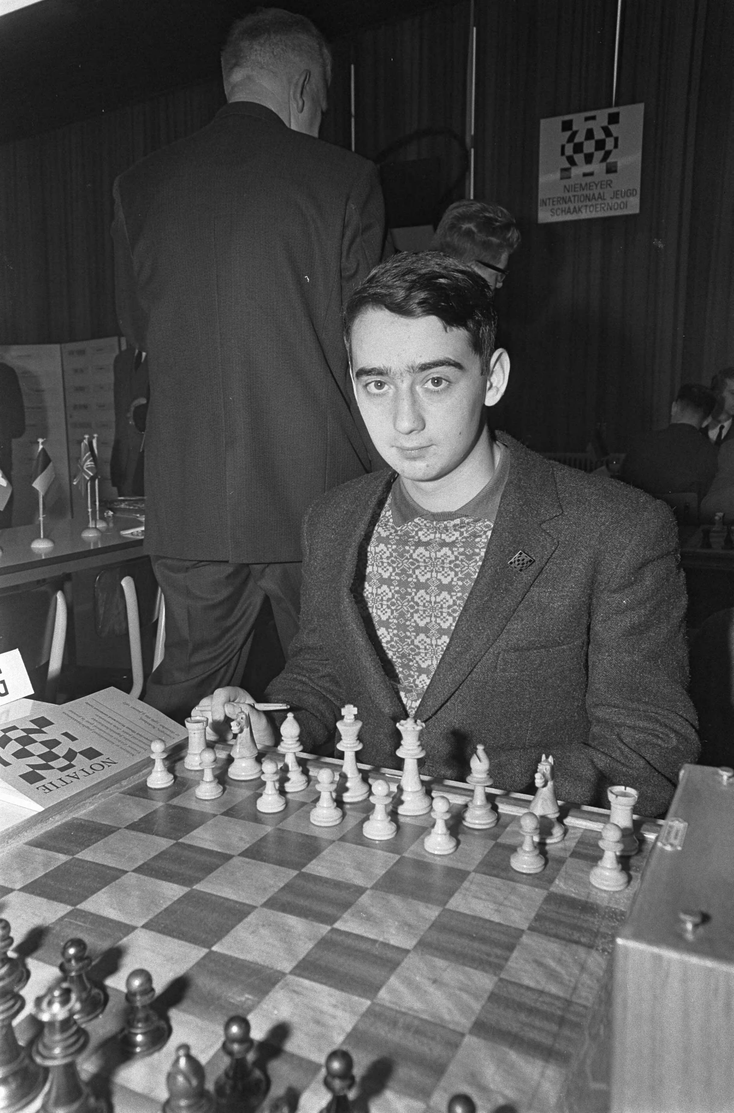 Fotocollectie Anefo — Internationaal Jeugdschaaktoernooi te Groningen, Steinber (Rusland) — Foto: Nijs, Jac. de / Anefo. Licentie: Set B: Rechtenvrij / Publiek Domein. Bron: Nationaal Archief. http://hdl.handle.net/10648/ab09b1b4-d0b4-102d-bcf8-003048976d84