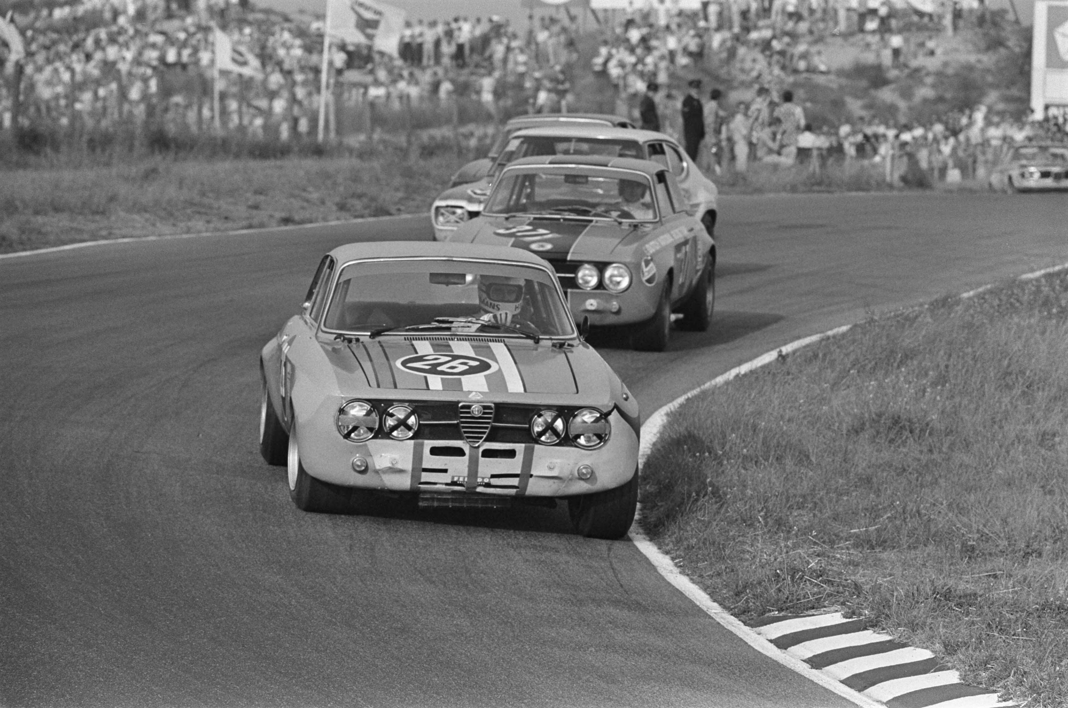 Fotocollectie Anefo — Autoraces op circuit Zandvoort, om Zandvoort Trophy — Foto: Evers, Joost / Anefo. Licentie: Set B: Rechtenvrij / Publiek Domein. Bron: Nationaal Archief. http://hdl.handle.net/10648/aba14eac-d0b4-102d-bcf8-003048976d84