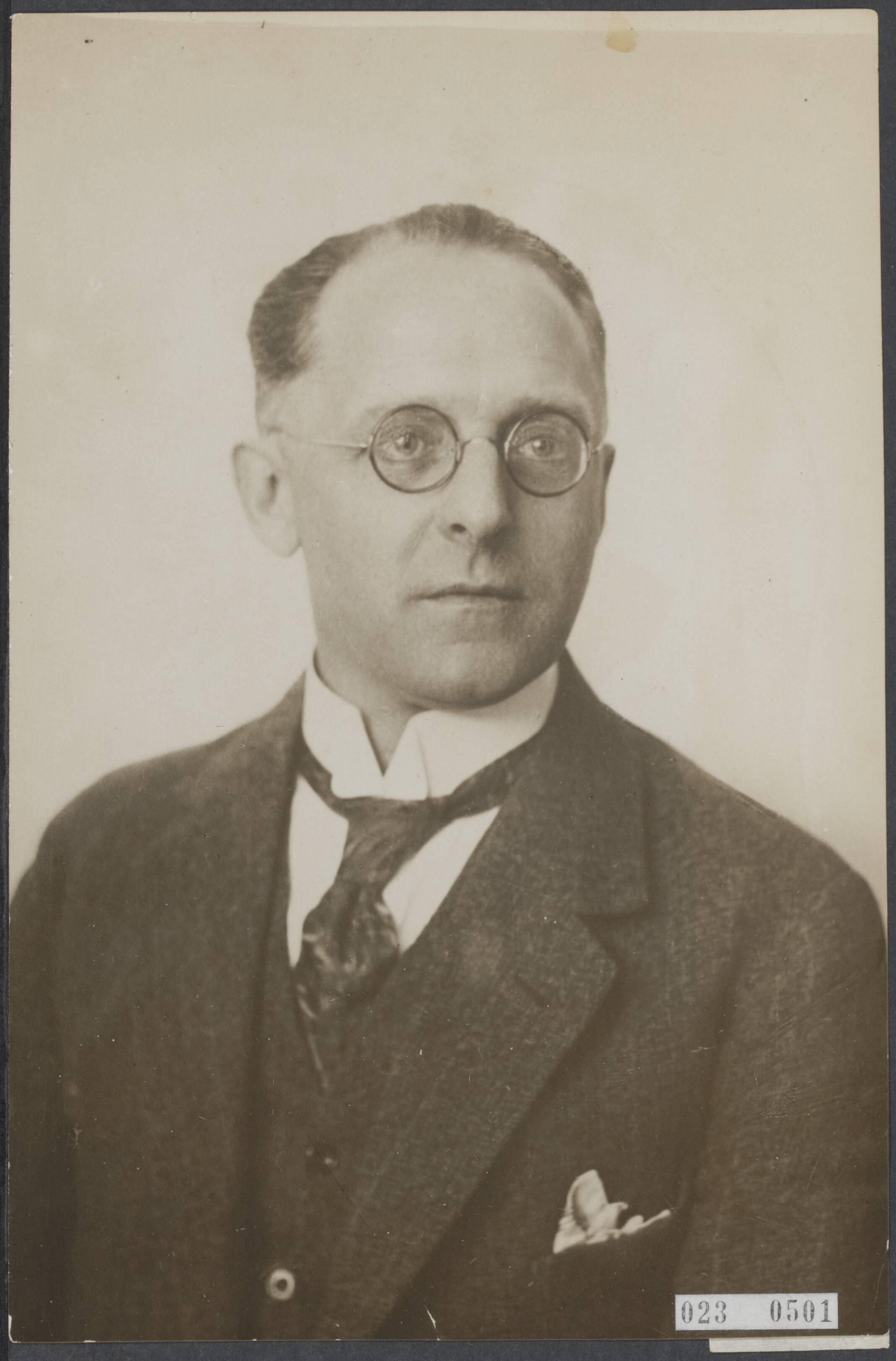 Fotocollectie Elsevier Binnenland — Dr. J.E. Feissner, arts te Wassenaar en geneeskundig inspecteur van de Zuid-Hollandse Vereniging "Het Groene Kruis", benoemd tot directeur van de GGD te Rotterdam — Foto: Fotopersbureau "Holland". Licentie: Set B: Rechtenvrij / Publiek Domein. Bron: Nationaal Archief. http://hdl.handle.net/10648/add4b45c-d0b4-102d-bcf8-003048976d84