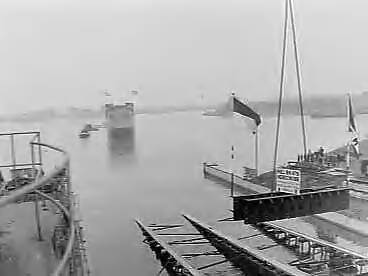 Fotocollectie Anefo — Tewaterlating van de Indonesische veerboot "Halimun" bij de Zaanlandse Scheepsbouwmaatschappij te Zaandam. De doopplechtigheid werd verricht door mevr. R.A.S. Martonegro — Foto: Bilsen, Joop van / Anefo. Licentie: Set B: Rechtenvrij / Publiek Domein. Bron: Nationaal Archief. http://hdl.handle.net/10648/a989565a-d0b4-102d-bcf8-003048976d84