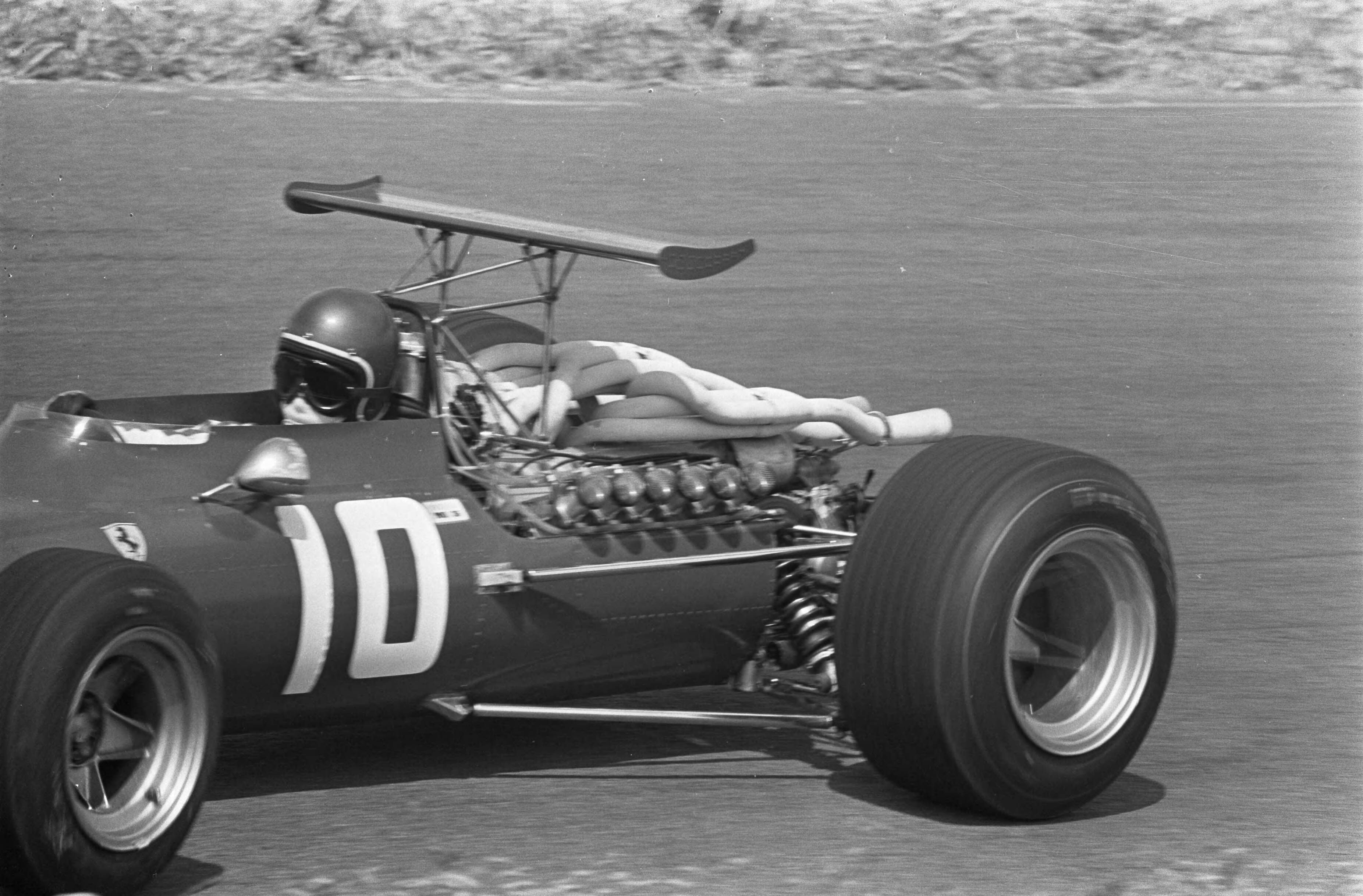 Fotocollectie Anefo — Grand Prix 68 Zandvoort. Jacky Ickx (Ferrari) — Foto: Evers, Joost / Anefo. Licentie: Set B: Rechtenvrij / Publiek Domein. Bron: Nationaal Archief. http://hdl.handle.net/10648/ab450dd6-d0b4-102d-bcf8-003048976d84
