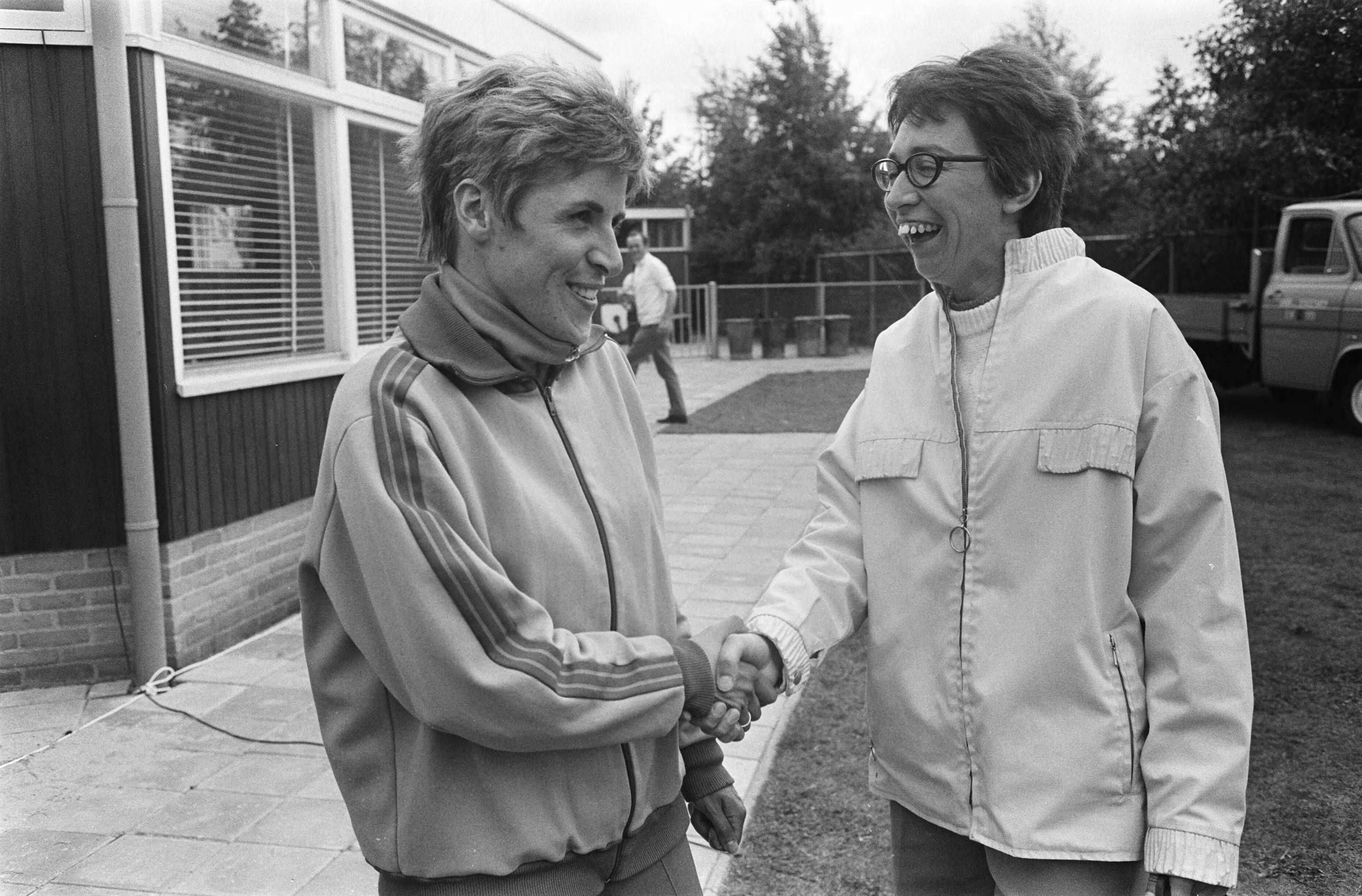 Fotocollectie Anefo — Nationale atletiekkampioenschappen in Haarlem; Maria Gommers (rechts) en Ilja Keizer — Foto: Koch, Eric / Anefo. Licentie: Set B: Rechtenvrij / Publiek Domein. Bron: Nationaal Archief. http://hdl.handle.net/10648/ab9dae5a-d0b4-102d-bcf8-003048976d84