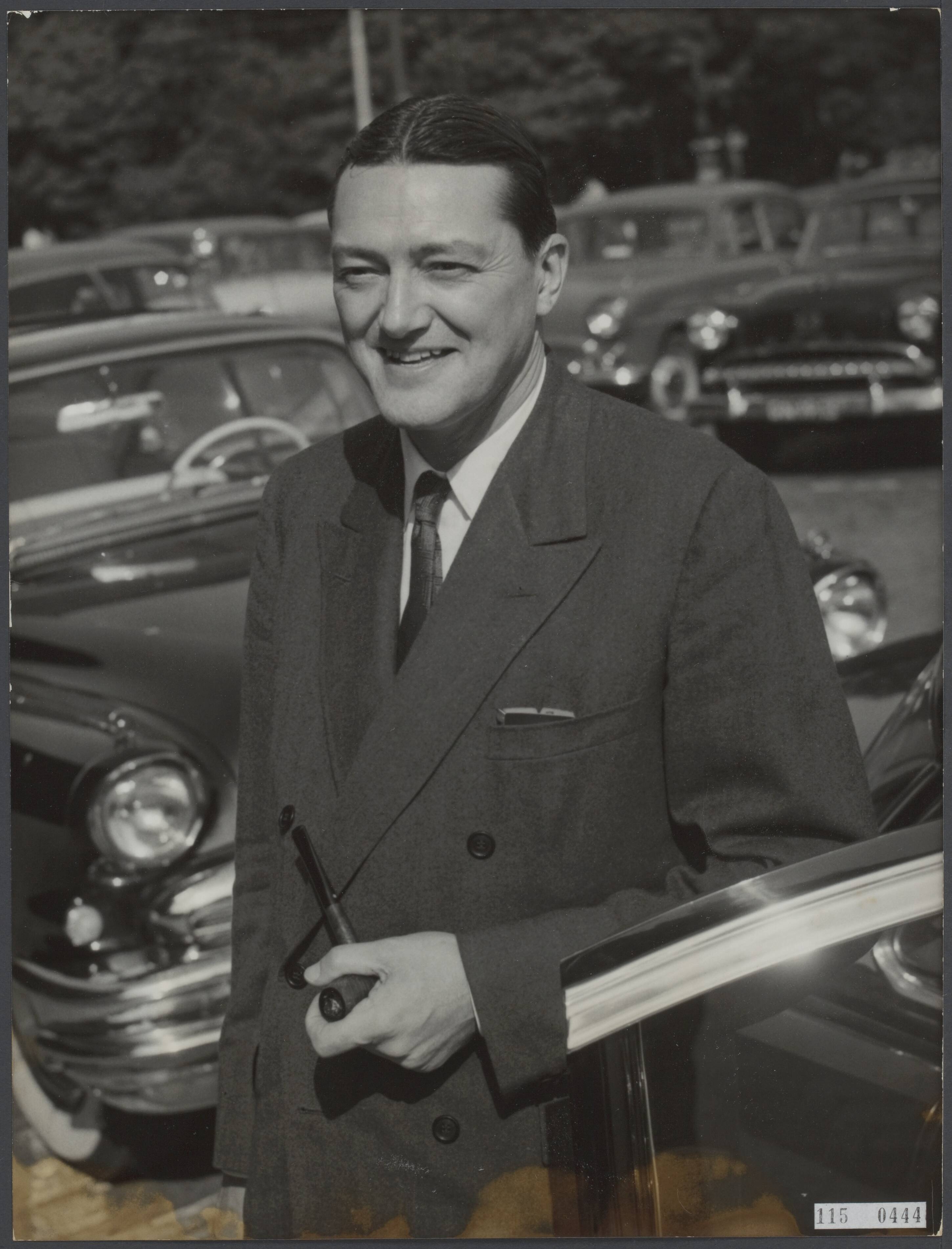 Fotocollectie Elsevier Buitenland — Philip Young, nieuwe ambassadeur van de VS in Den Haag — Foto: Noske, J.D. / Anefo. Licentie: Set B: Rechtenvrij / Publiek Domein. Bron: Nationaal Archief. http://hdl.handle.net/10648/e16f8891-40d7-28e9-b439-dc6a9d07a793