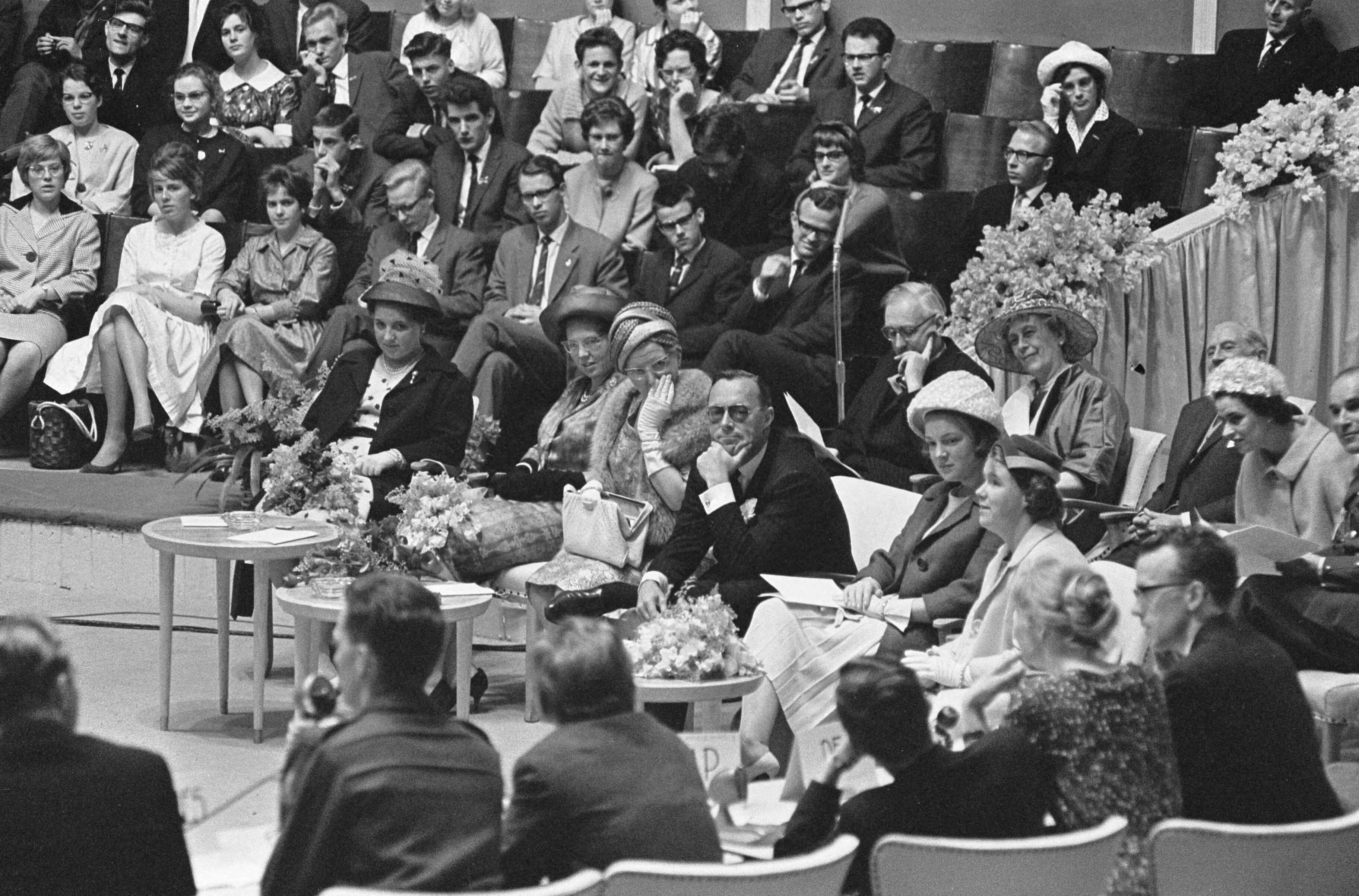 Koninklijk bezoek aan Zuid-Holland (1962) — Koninklijk bezoek aan Den Haag — Foto: Koch, Eric / Anefo. Licentie: Set B: Rechtenvrij / Publiek Domein. Bron: Nationaal Archief. http://hdl.handle.net/10648/aa07d160-d0b4-102d-bcf8-003048976d84