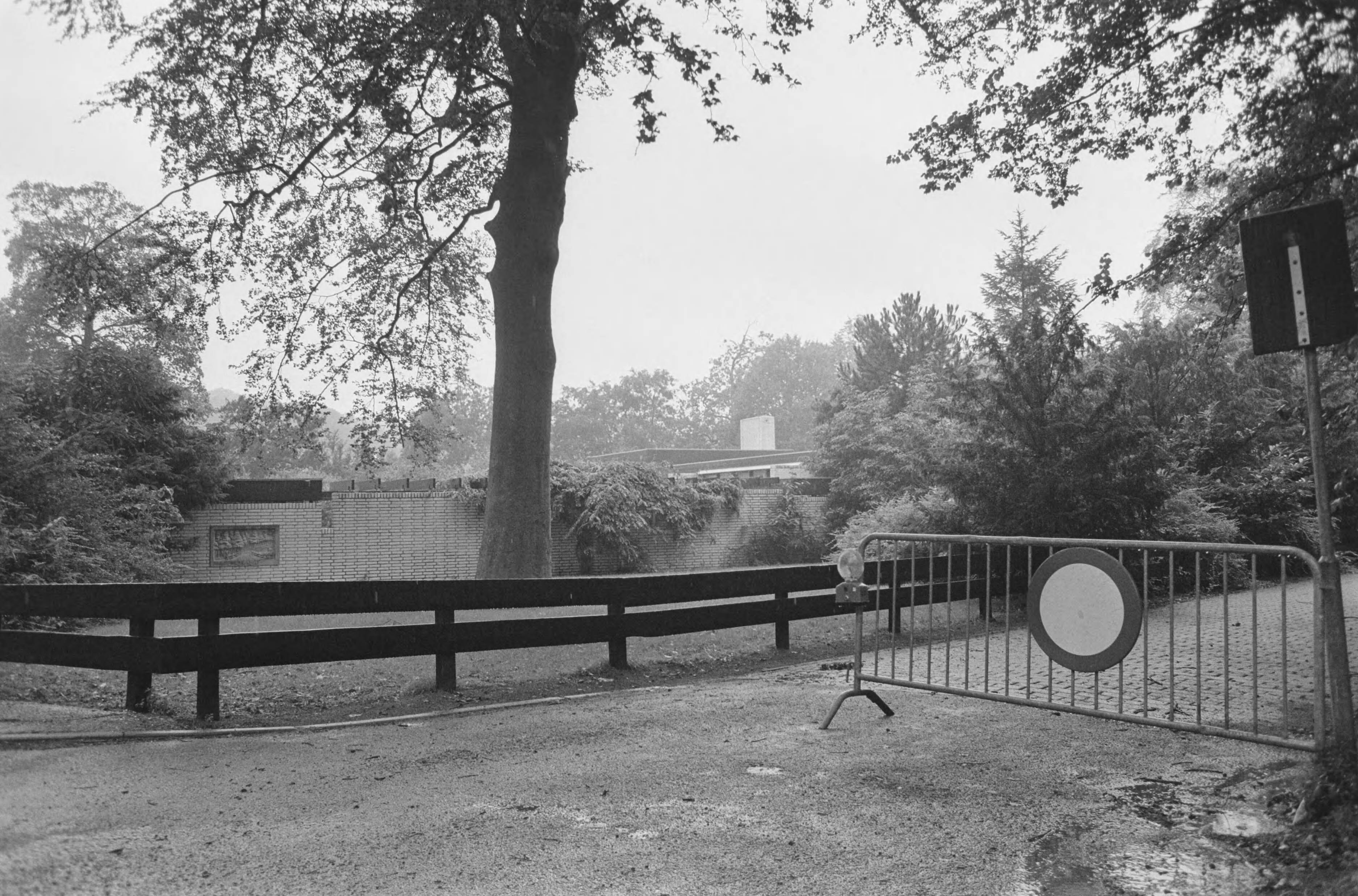 Fotocollectie Anefo — Ontvoering Gerrit Jan Heijn (voorzitter RvB Ahold-concern); de woning van G.J. Heijn in Bloemendaal — Foto: Croes, Rob C. / Anefo. Licentie: Set B: Rechtenvrij / Publiek Domein. Bron: Nationaal Archief. http://hdl.handle.net/10648/ad63ff50-d0b4-102d-bcf8-003048976d84