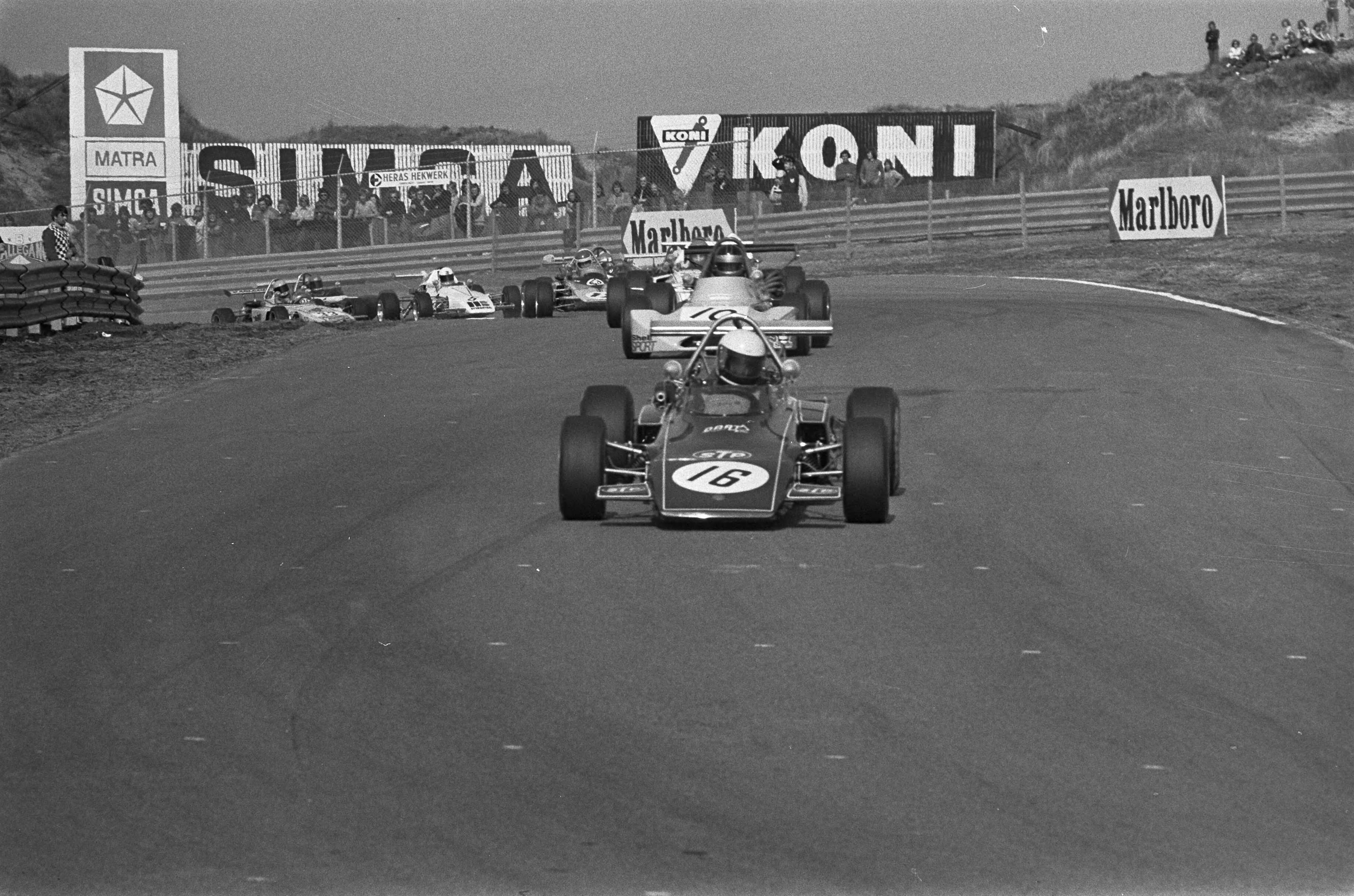 Fotocollectie Anefo — Formule III race op circuit van Zandvoort — Foto: Peters, Hans / Anefo. Licentie: Set B: Rechtenvrij / Publiek Domein. Bron: Nationaal Archief. http://hdl.handle.net/10648/ac2ccfe0-d0b4-102d-bcf8-003048976d84
