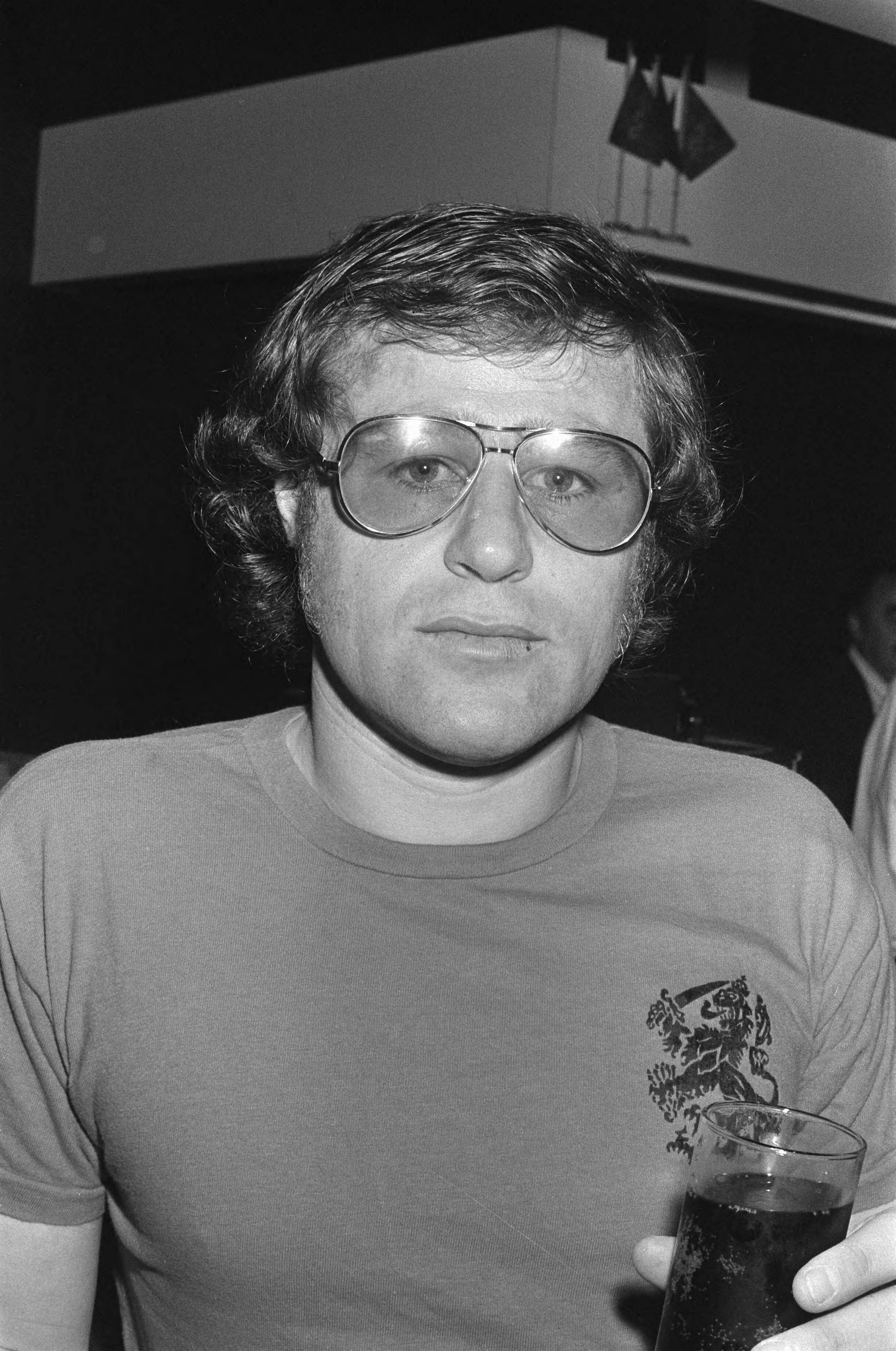 Fotocollectie Anefo — Selectie Nederlands elftal voor WK voetbal 1974 bijeen in Zeist; nr. 19a, 20a Rinus Israel, kop, — Foto: Mieremet, Rob / Anefo. Licentie: Set B: Rechtenvrij / Publiek Domein. Bron: Nationaal Archief. http://hdl.handle.net/10648/ac4c6daa-d0b4-102d-bcf8-003048976d84
