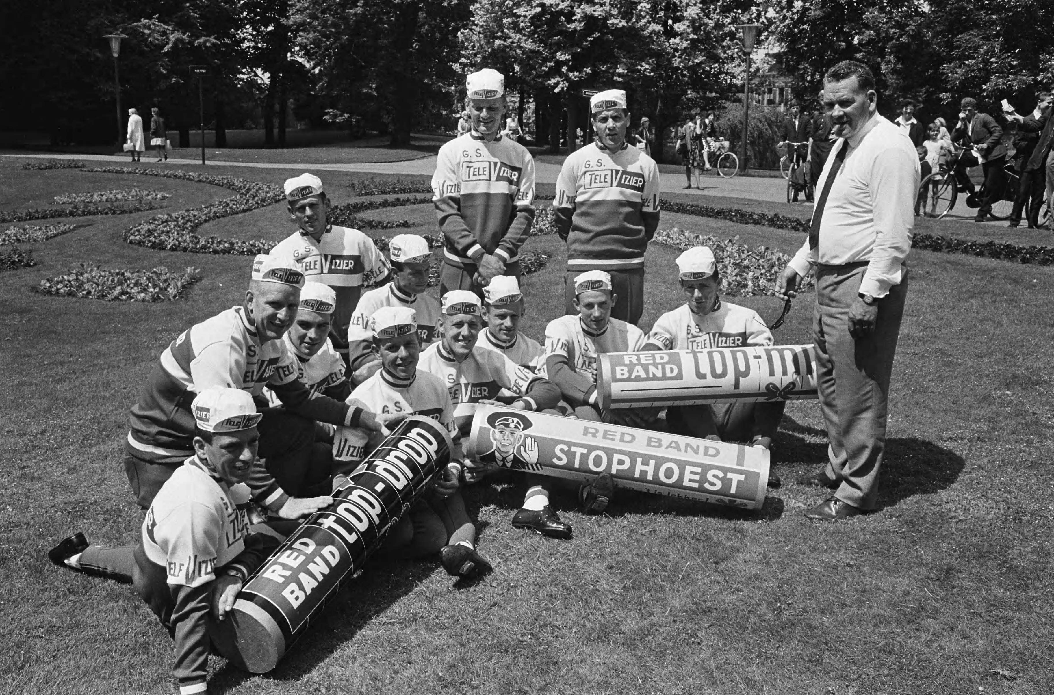 Fotocollectie Anefo — Persconferentie Tour de France ploeg in Breda — Foto: Pot, Harry / Anefo. Licentie: Set B: Rechtenvrij / Publiek Domein. Bron: Nationaal Archief. http://hdl.handle.net/10648/aa6c7a20-d0b4-102d-bcf8-003048976d84