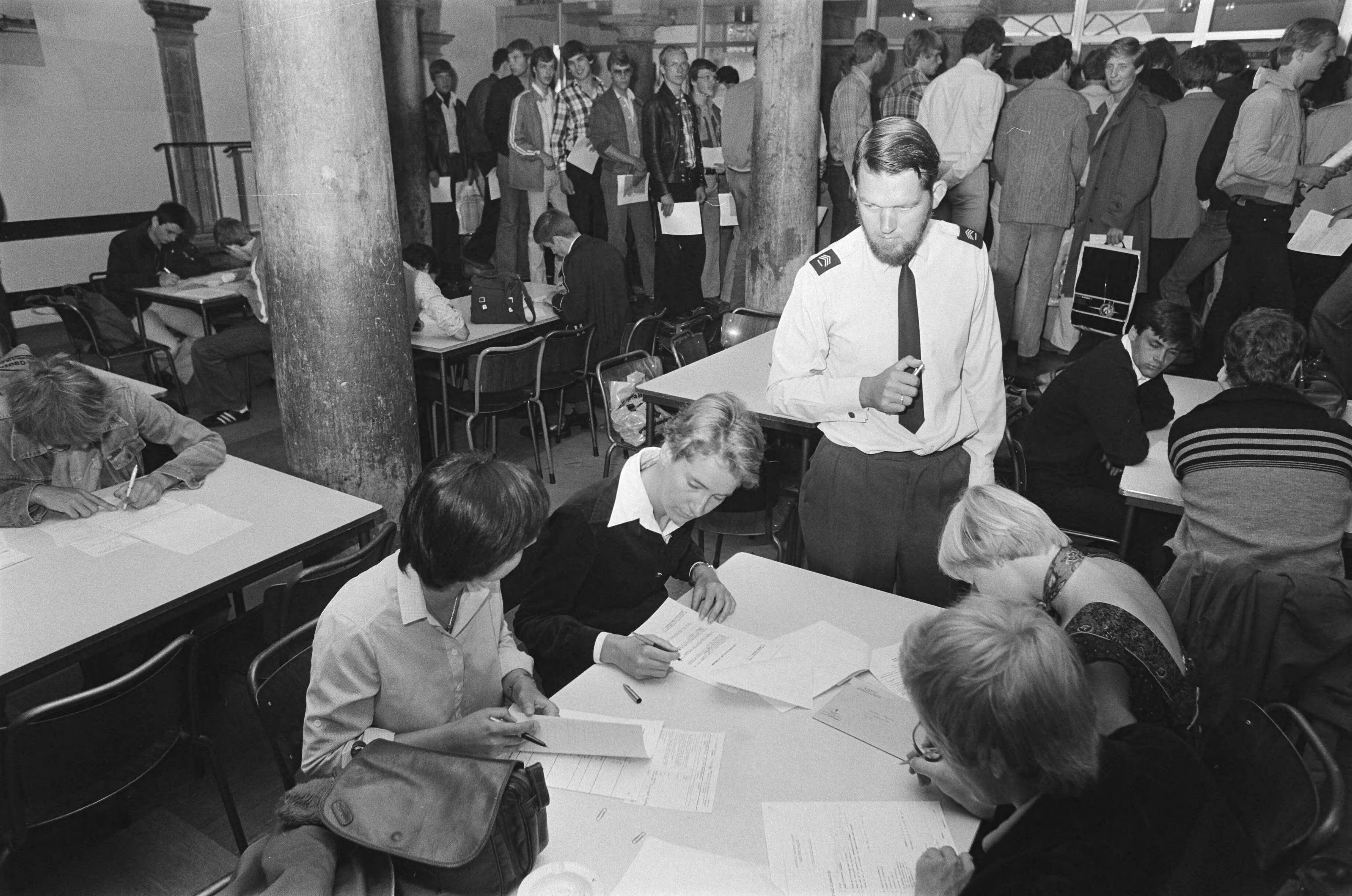 Fotocollectie Anefo — Vrouwelijke kadetten op Koninklijke Militaire Academy in Breda — Foto: Suyk, Koen / Anefo. Licentie: Set B: Rechtenvrij / Publiek Domein. Bron: Nationaal Archief. http://hdl.handle.net/10648/acba7570-d0b4-102d-bcf8-003048976d84