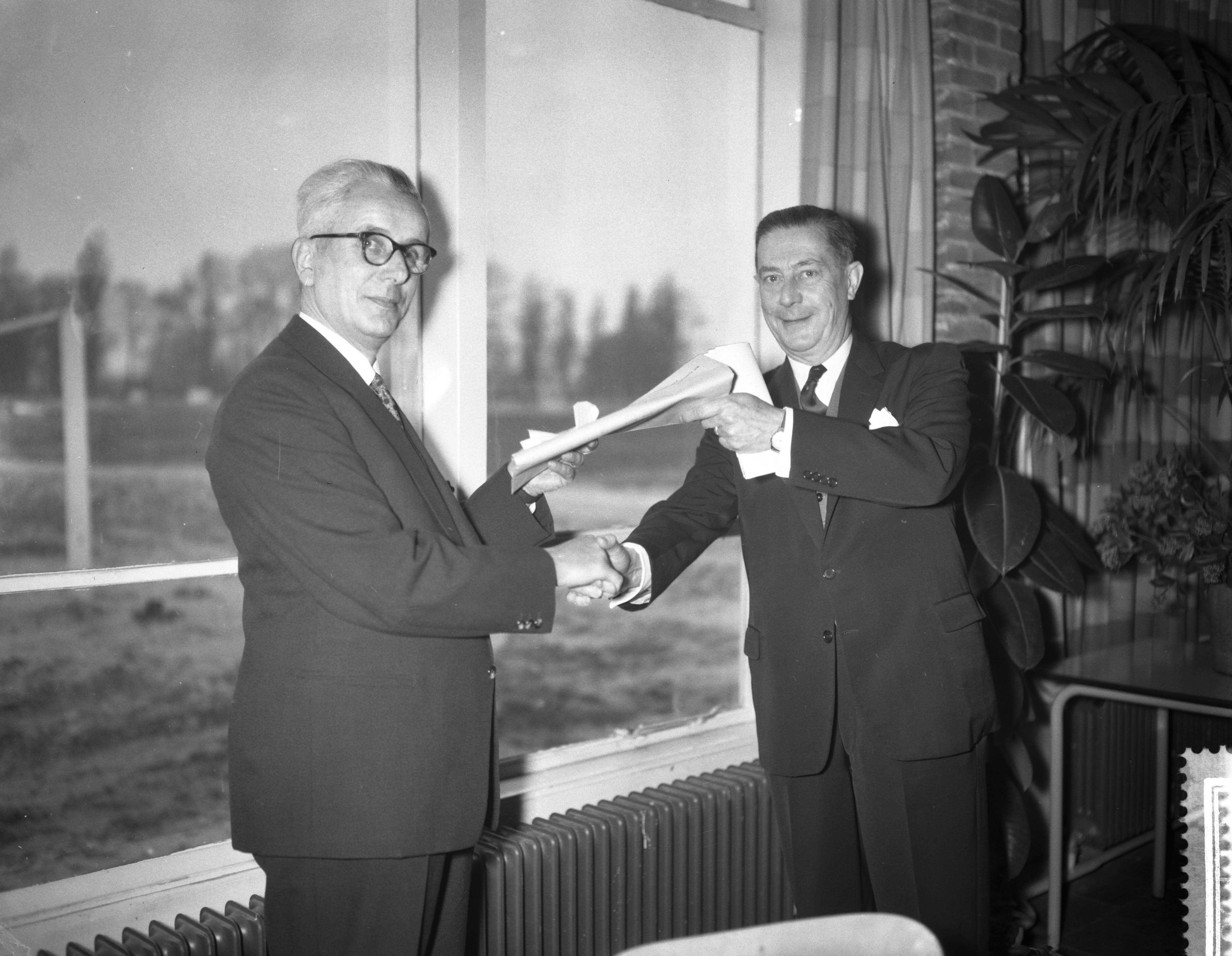 Fotocollectie Anefo — Overdracht schepen bij de Zaanlandse Scheepsbouw Mij — Foto: Bilsen, Joop van / Anefo. Licentie: Set B: Rechtenvrij / Publiek Domein. Bron: Nationaal Archief. http://hdl.handle.net/10648/a9ab7550-d0b4-102d-bcf8-003048976d84