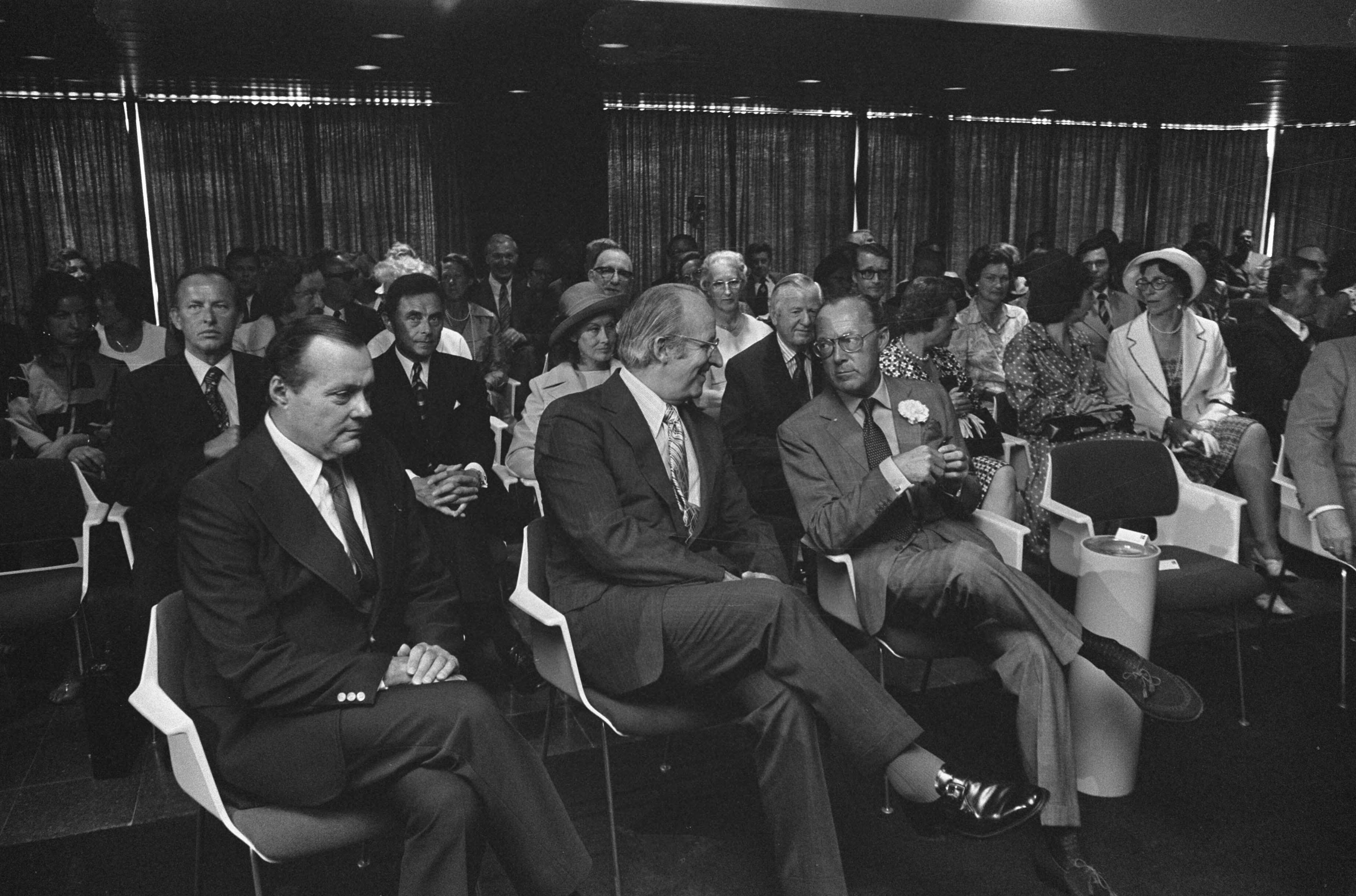 Fotocollectie Anefo — Prins Bernhard opent nieuw gebouw Kodak te Odijk — Foto: Verhoeff, Bert / Anefo. Licentie: Set B: Rechtenvrij / Publiek Domein. Bron: Nationaal Archief. http://hdl.handle.net/10648/ac310c04-d0b4-102d-bcf8-003048976d84