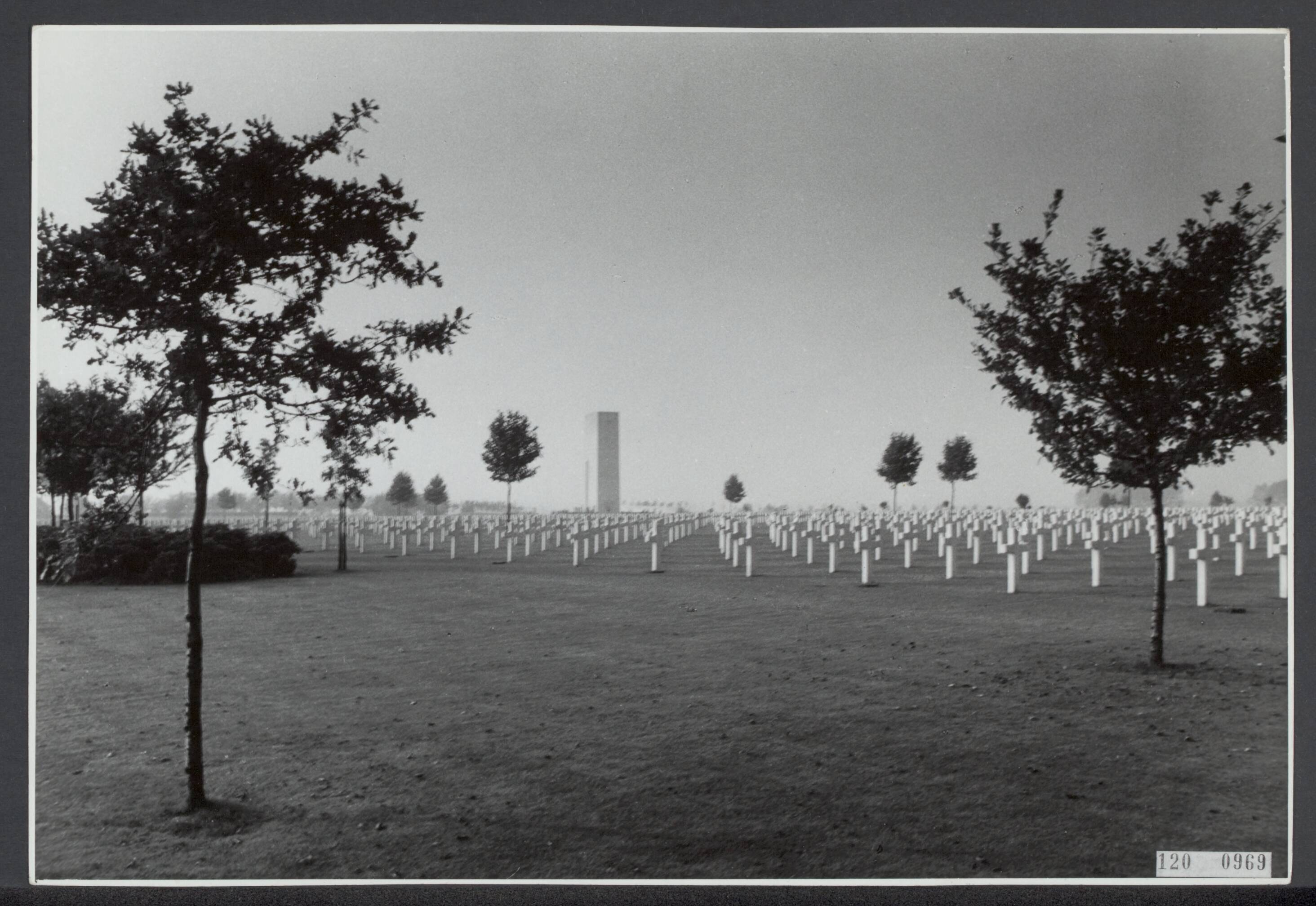 Fotocollectie Rijksvoorlichtingsdienst Eigen — Amerikaans ereveld te Margraten — Foto: Lahaye, Frans. Licentie: Set B: Rechtenvrij / Publiek Domein. Bron: Nationaal Archief. http://hdl.handle.net/10648/af220bb6-d0b4-102d-bcf8-003048976d84