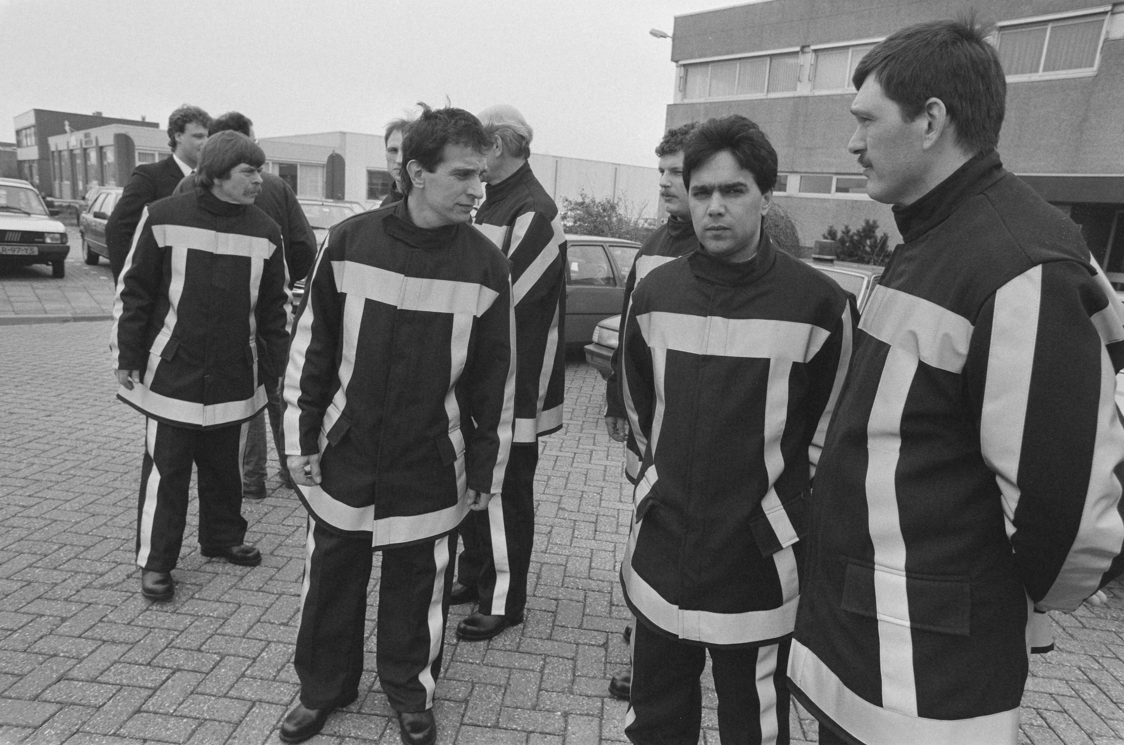 Fotocollectie Anefo — Presentatie nieuwe brandweerkleding — Foto: Bogaerts, Rob / Anefo. Licentie: Set B: Rechtenvrij / Publiek Domein. Bron: Nationaal Archief. http://hdl.handle.net/10648/ad6922a0-d0b4-102d-bcf8-003048976d84