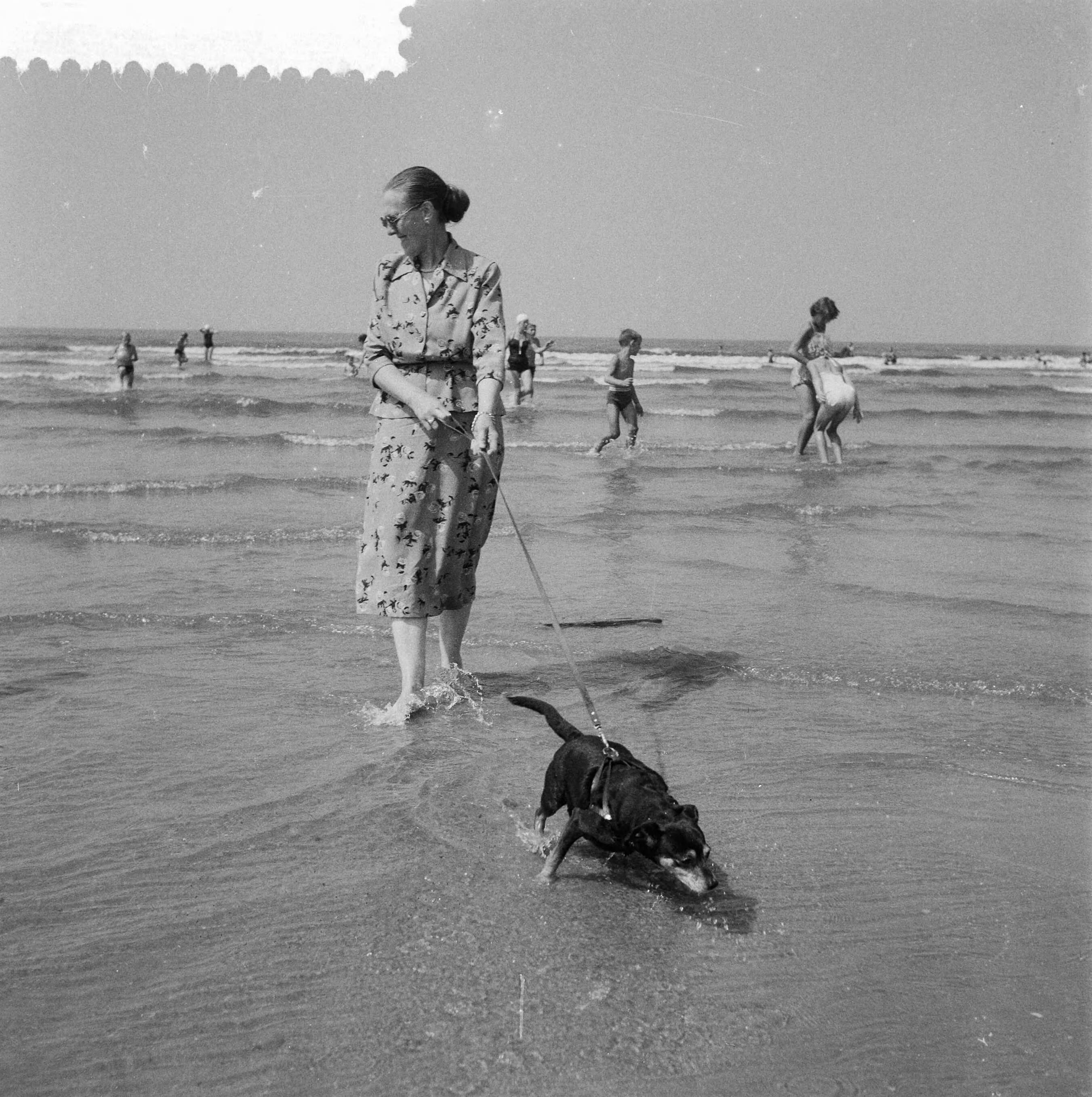 Fotocollectie Anefo — Strandleven te Zandvoort — Foto: Noske, J.D. / Anefo. Licentie: Set B: Rechtenvrij / Publiek Domein. Bron: Nationaal Archief. http://hdl.handle.net/10648/a966610e-d0b4-102d-bcf8-003048976d84